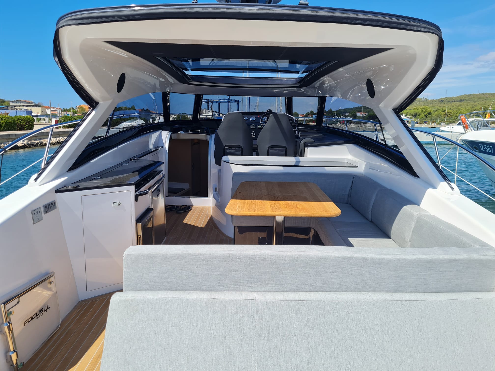 Photo #21 - Focus Power 44 Hard Top (Boha) en Sukosan - 15237