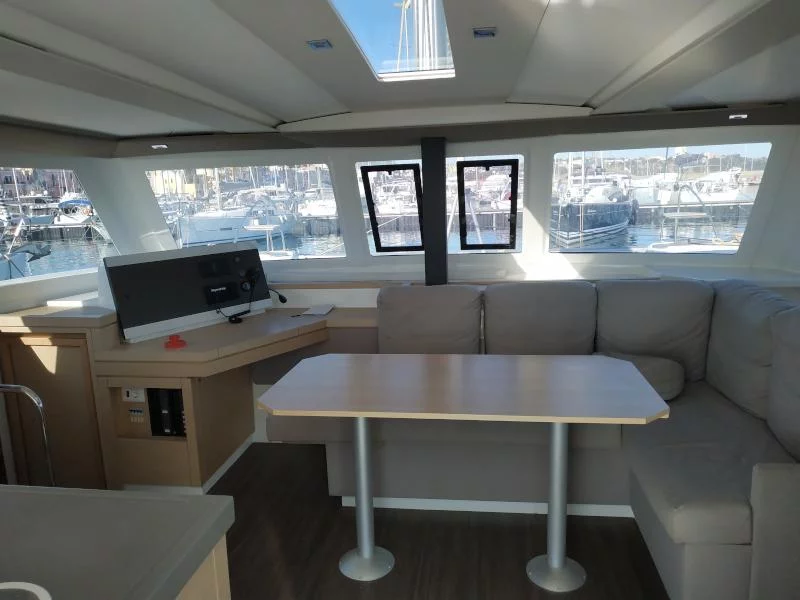 Lucia 40 (Margarita) Interior image - 5
