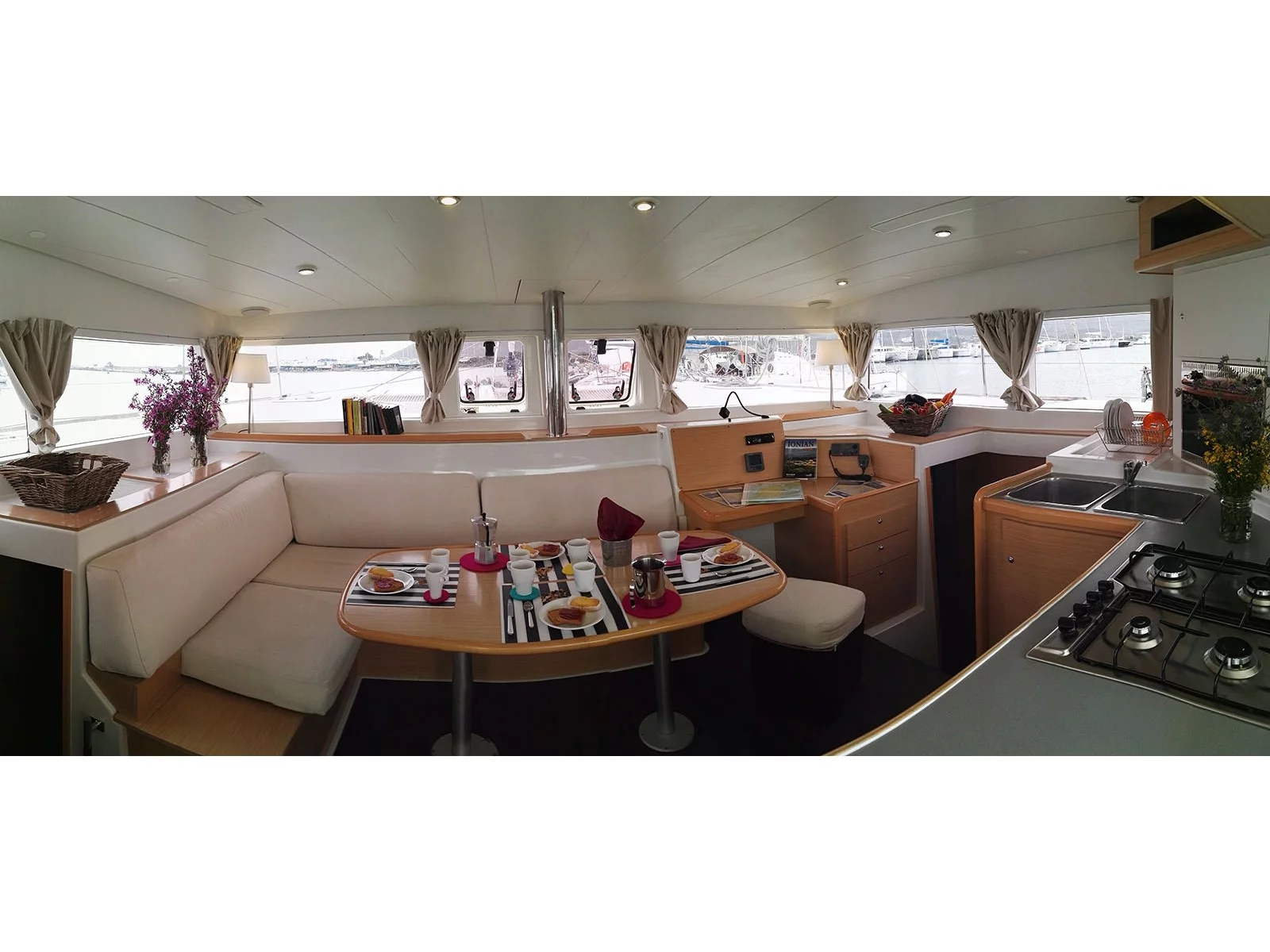 Lagoon 400 (Tortuga) Interior image - 3