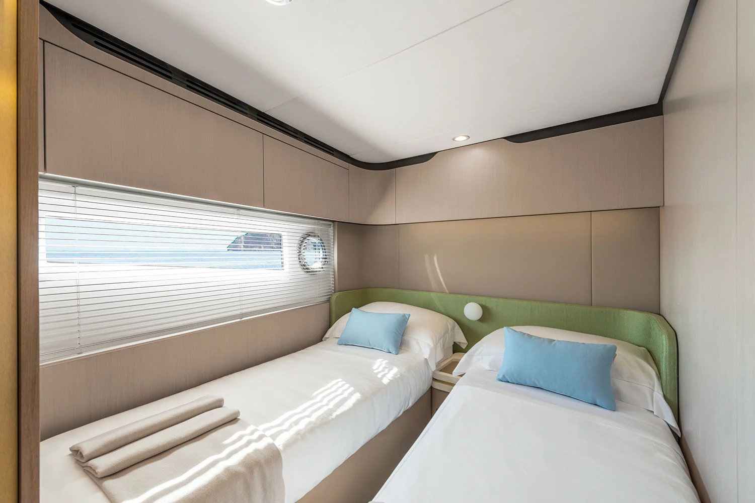 Azimut 60 (ALUMINIA)  - 21