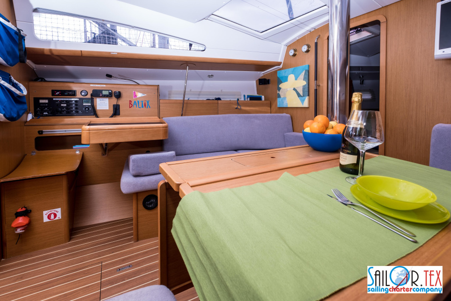Sun Odyssey 42 DS — photo 5