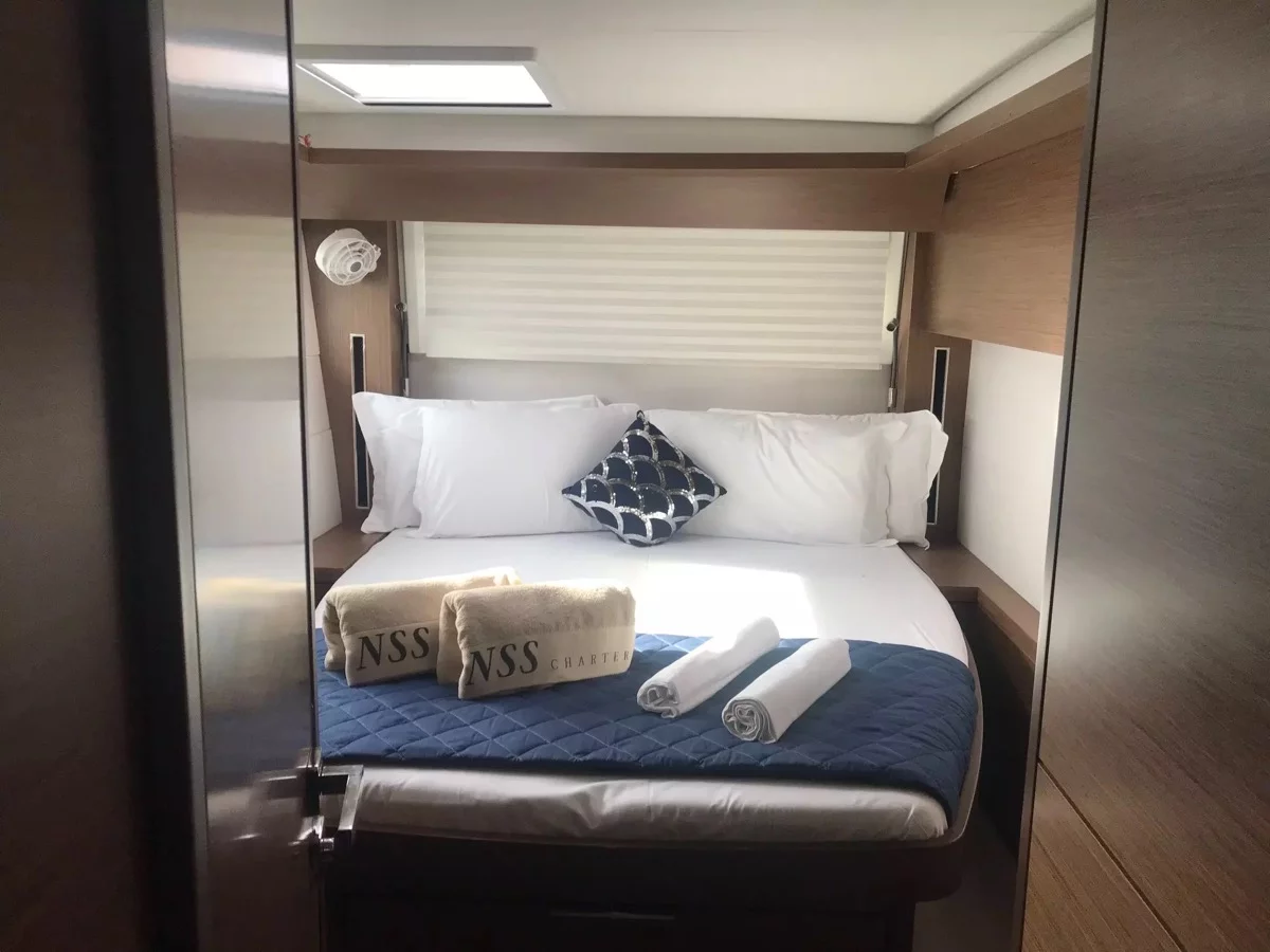 Lagoon 50 (Baten Kaitos II (, WM, , Tender Lift, Inverter))  - 26