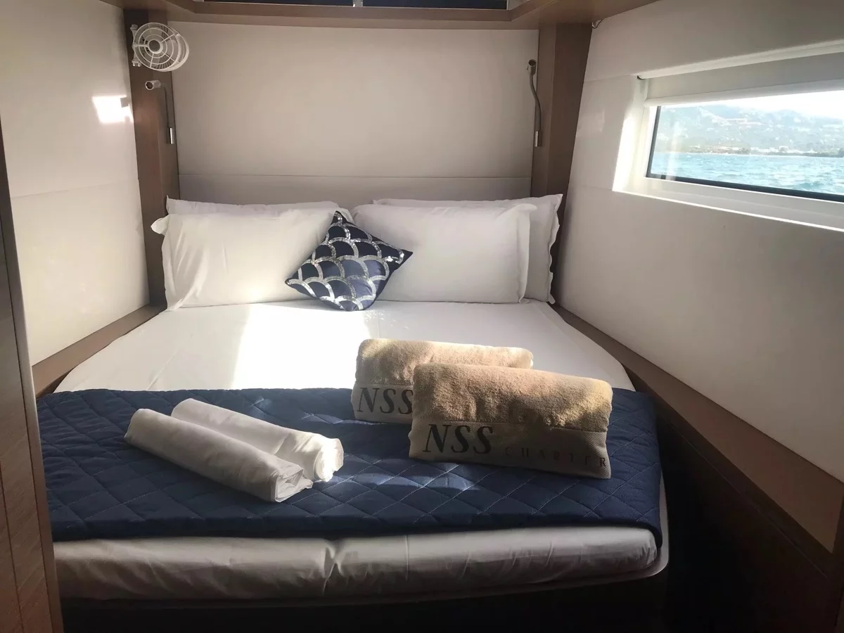 Lagoon 50 (Baten Kaitos II (, WM, , Tender Lift, Inverter))  - 21