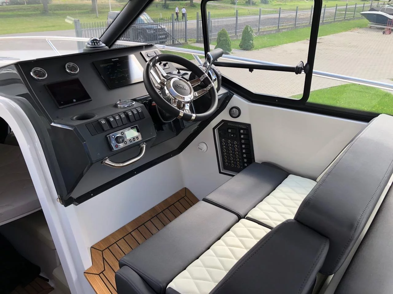Grandezza 280C (Very Fun) Interior image - 3