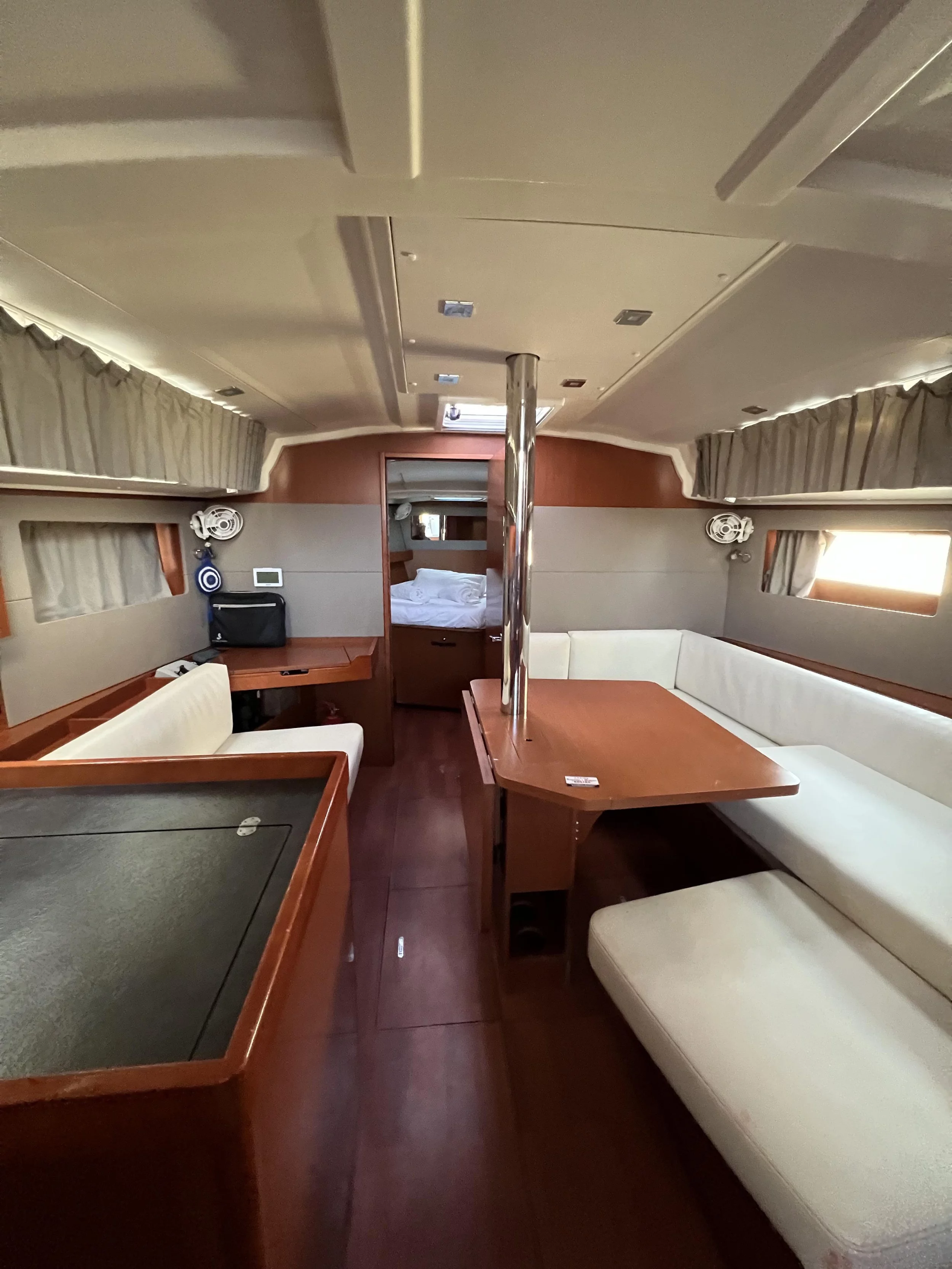 Oceanis 41.1 (Ocyrhoe) Interior image - 3