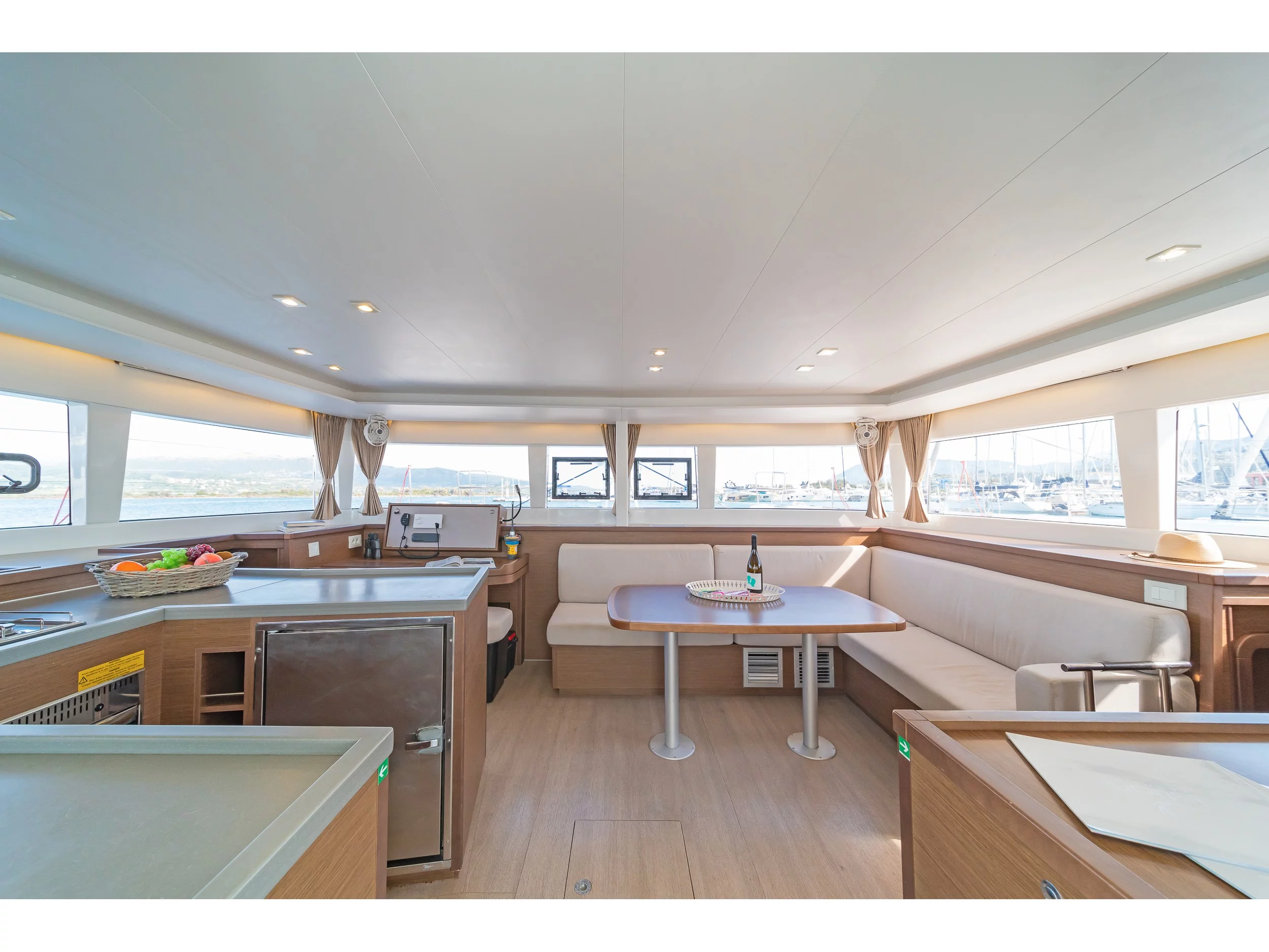 Lagoon 450 Fly & GEN & WM (Cassiopeia II) Interior image - 4