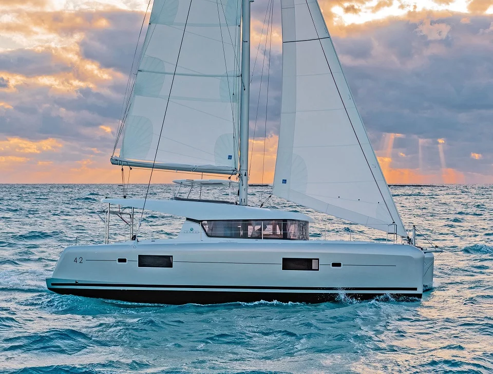 Lagoon 42 & GEN & WM (White Pearl)  - 22