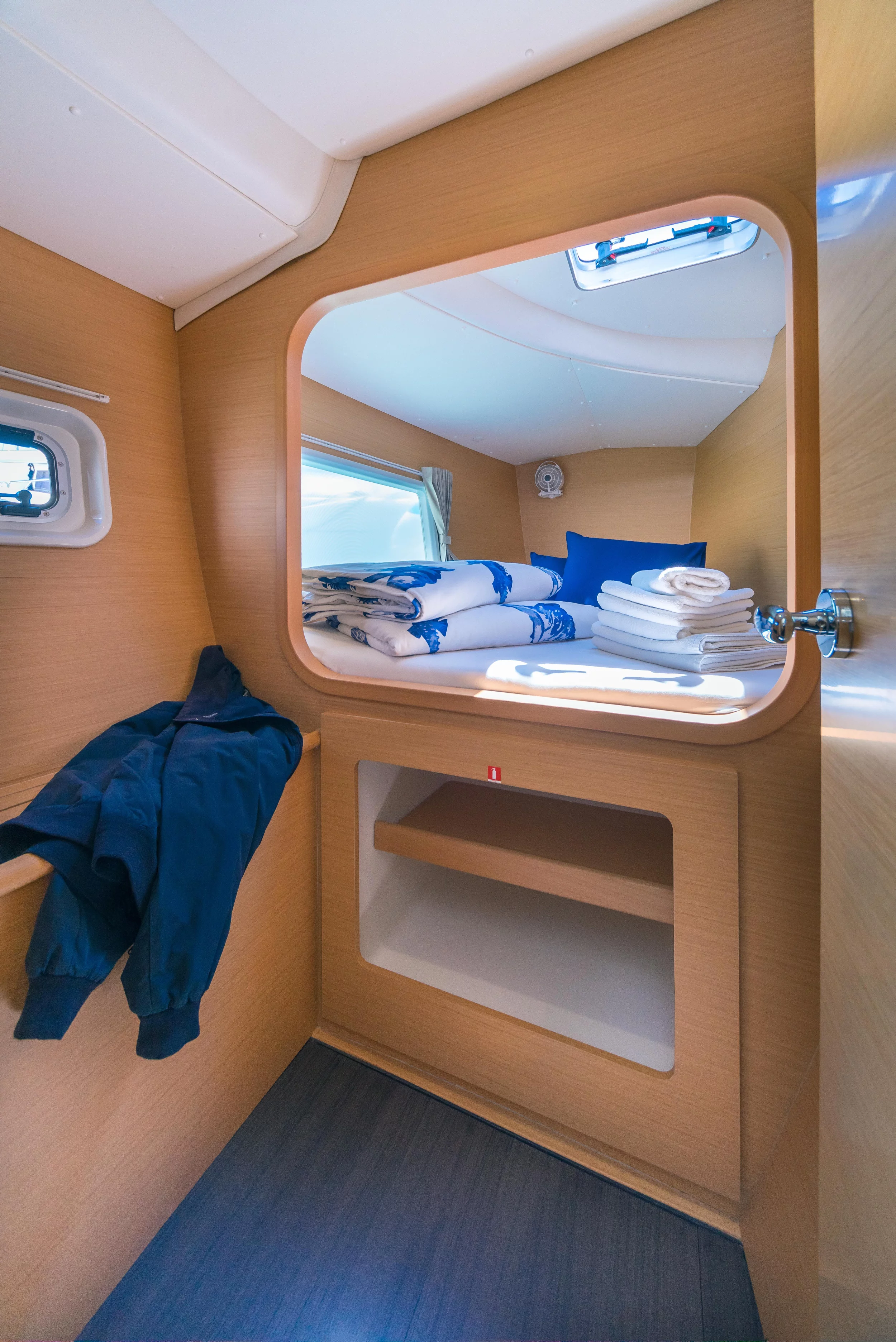 Lagoon 380 (Queen Mia)  - 16