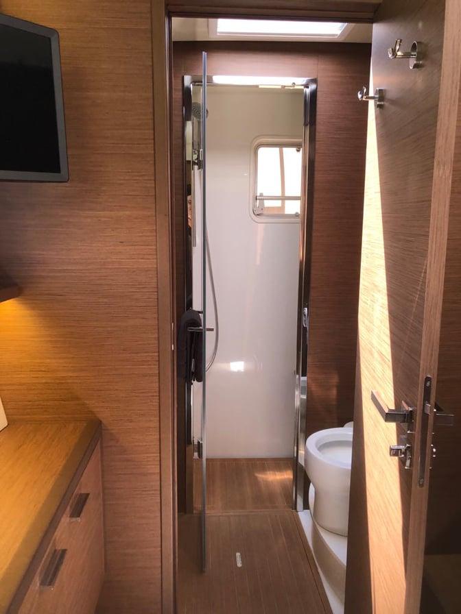 Lagoon 620 — photo 21