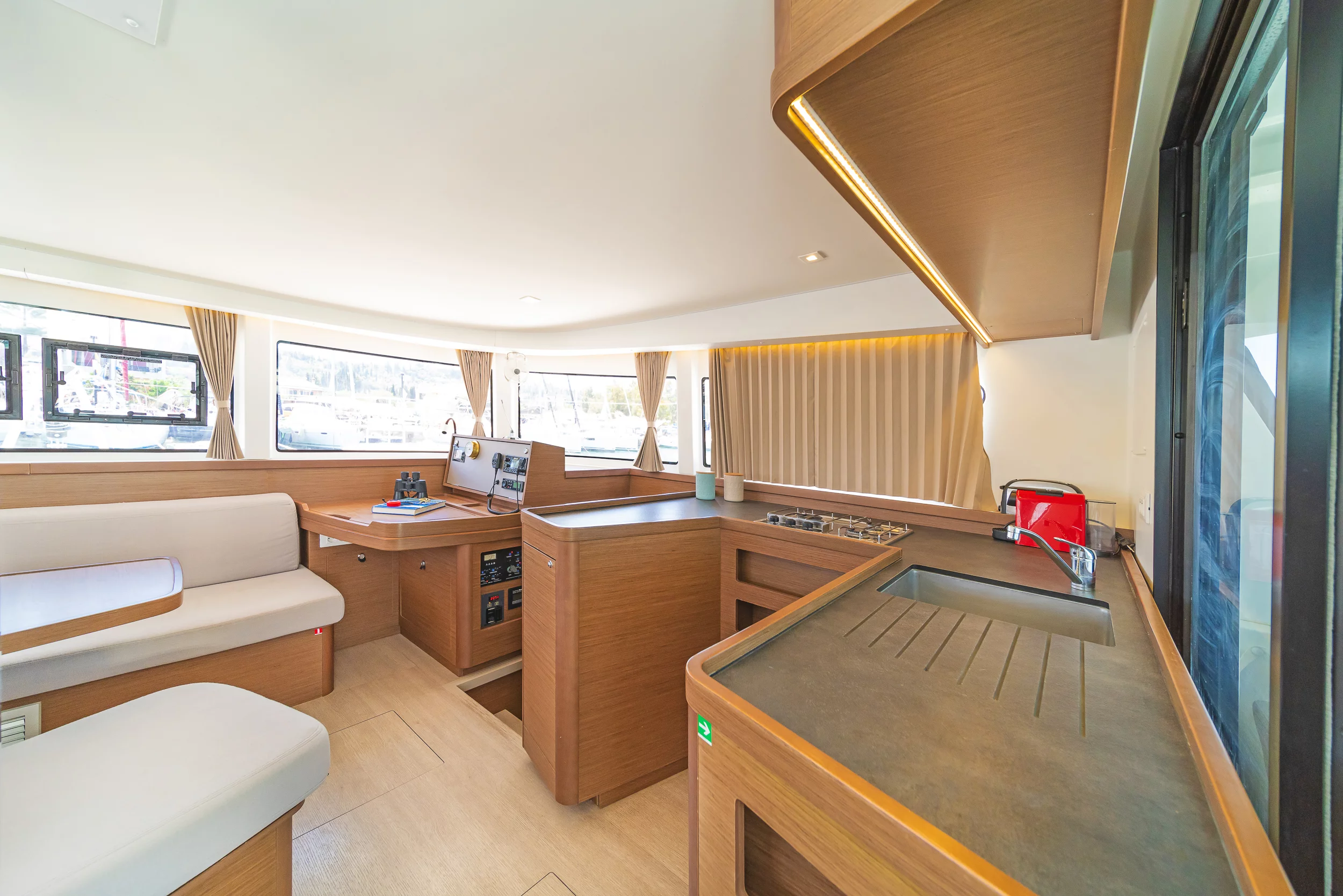 Lagoon 42 & GEN (Four Seasons)  - 1