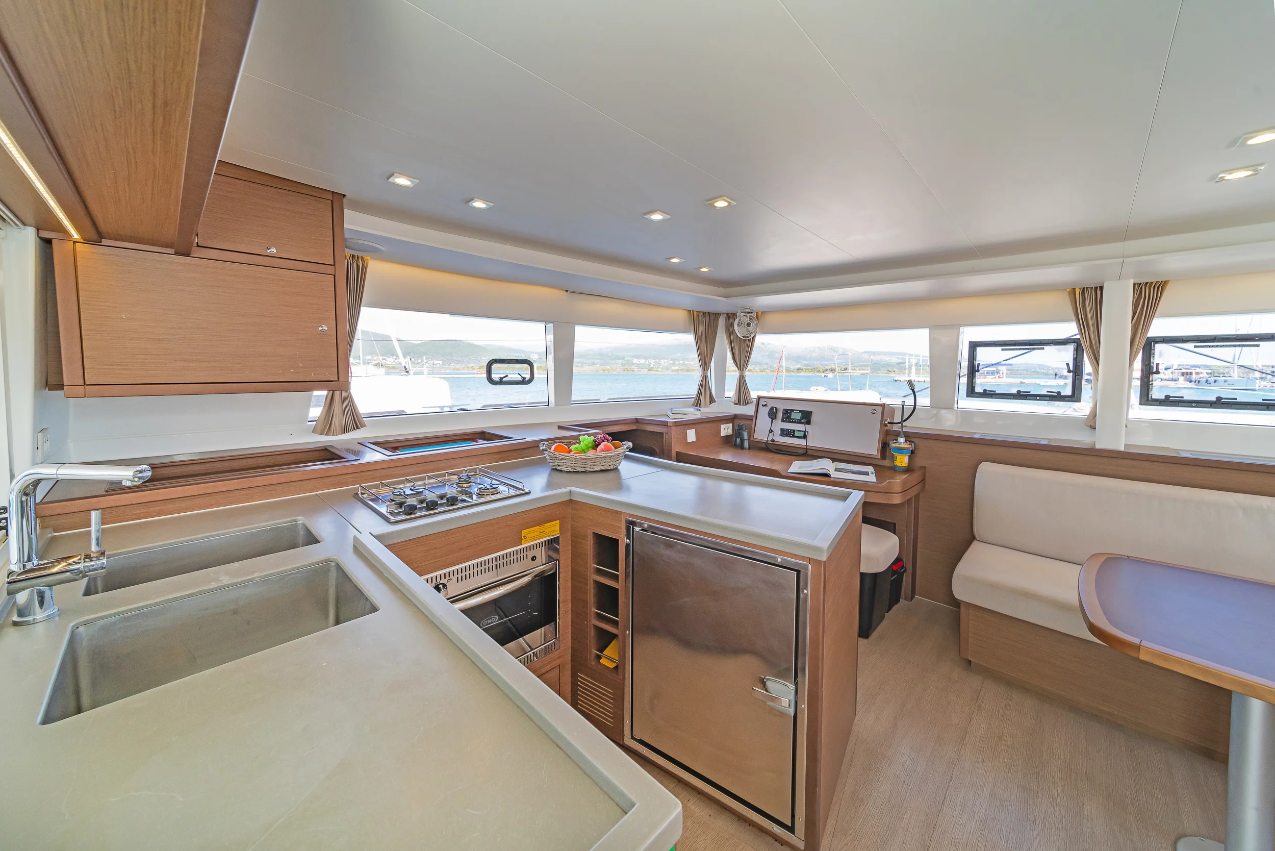 Lagoon 450 Fly & GEN & WM (Kon-Tiki)  - 9