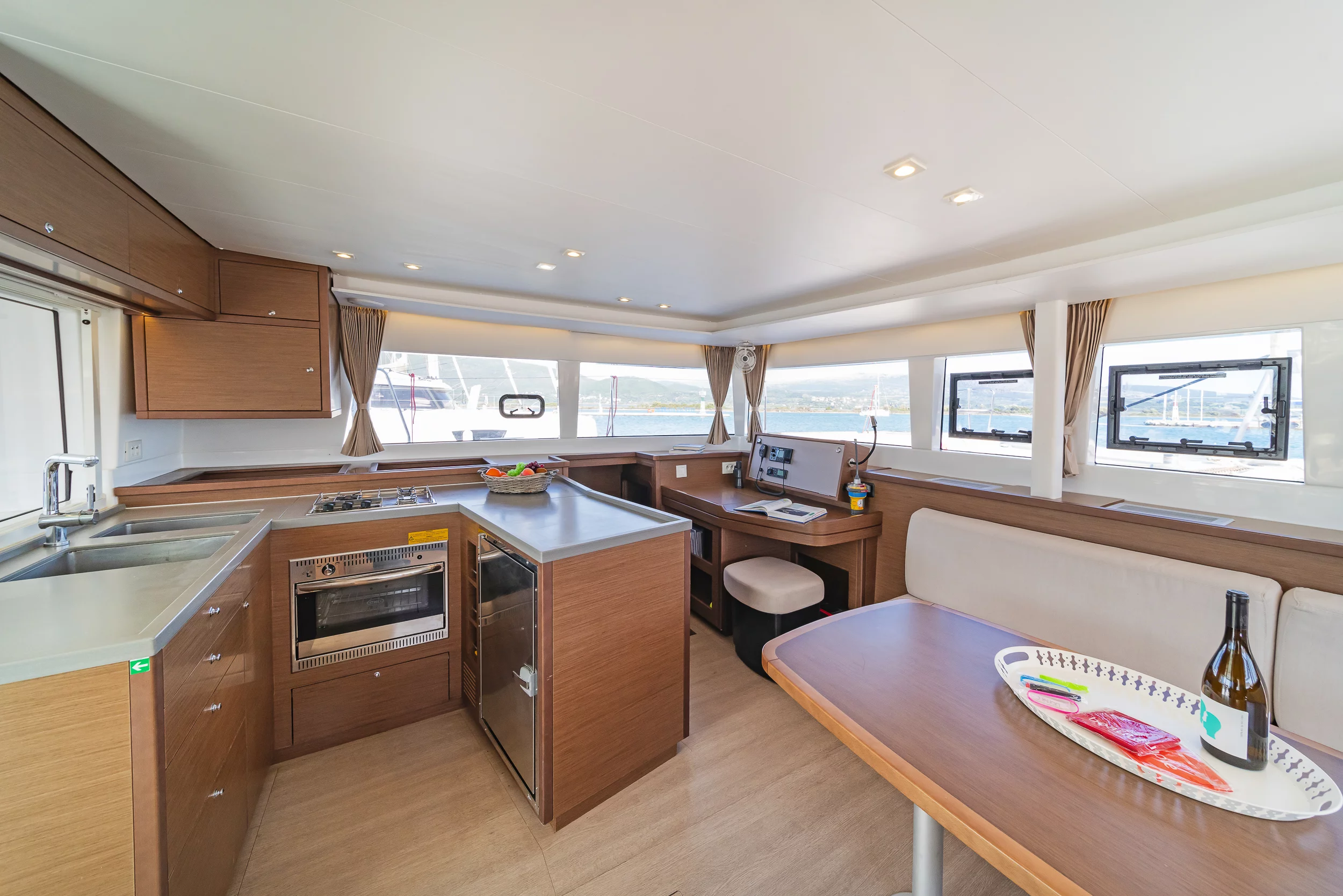 Lagoon 450 Fly & GEN & WM (Kon-Tiki)  - 15