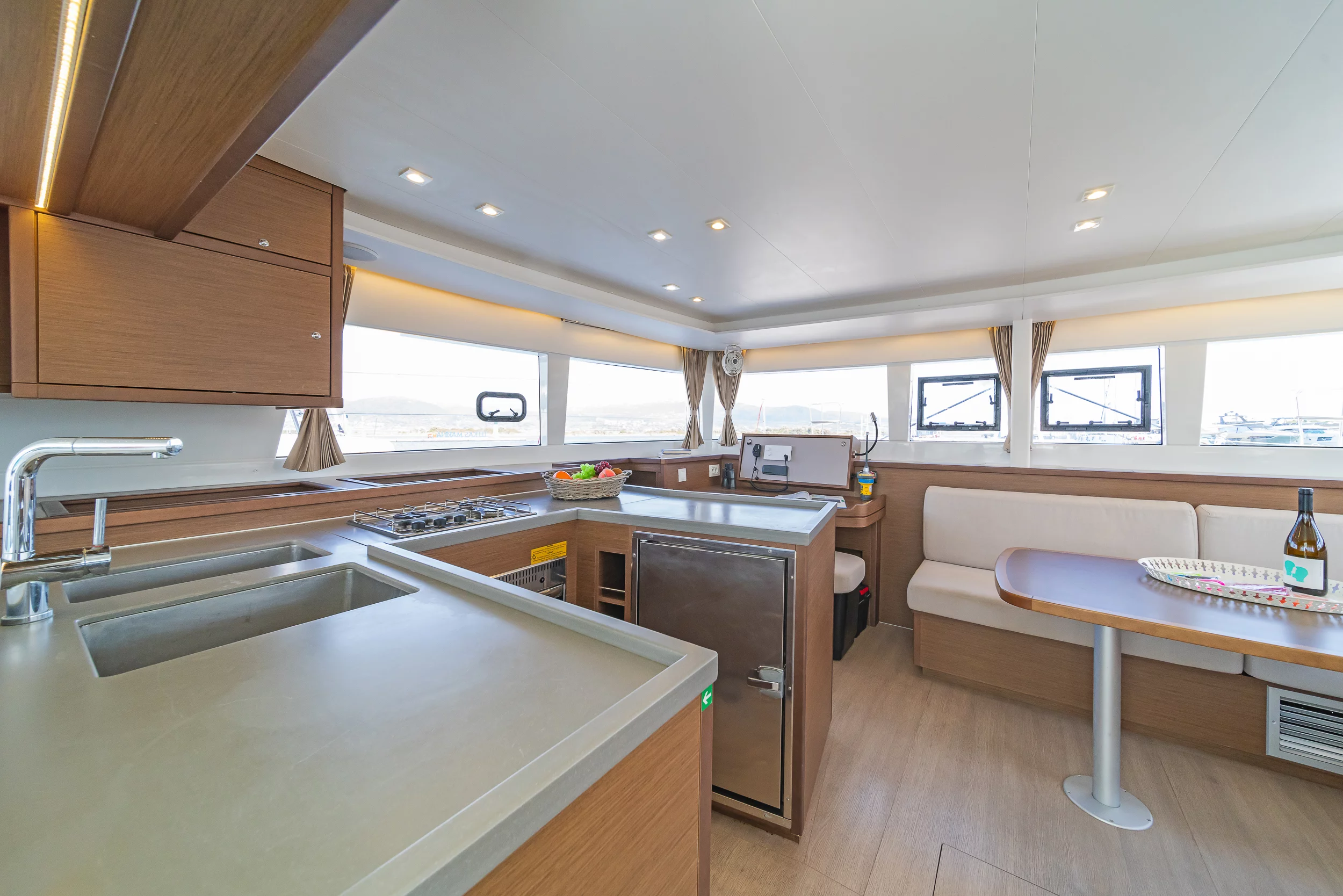 Lagoon 450 Fly & GEN & WM (Kon-Tiki)  - 6