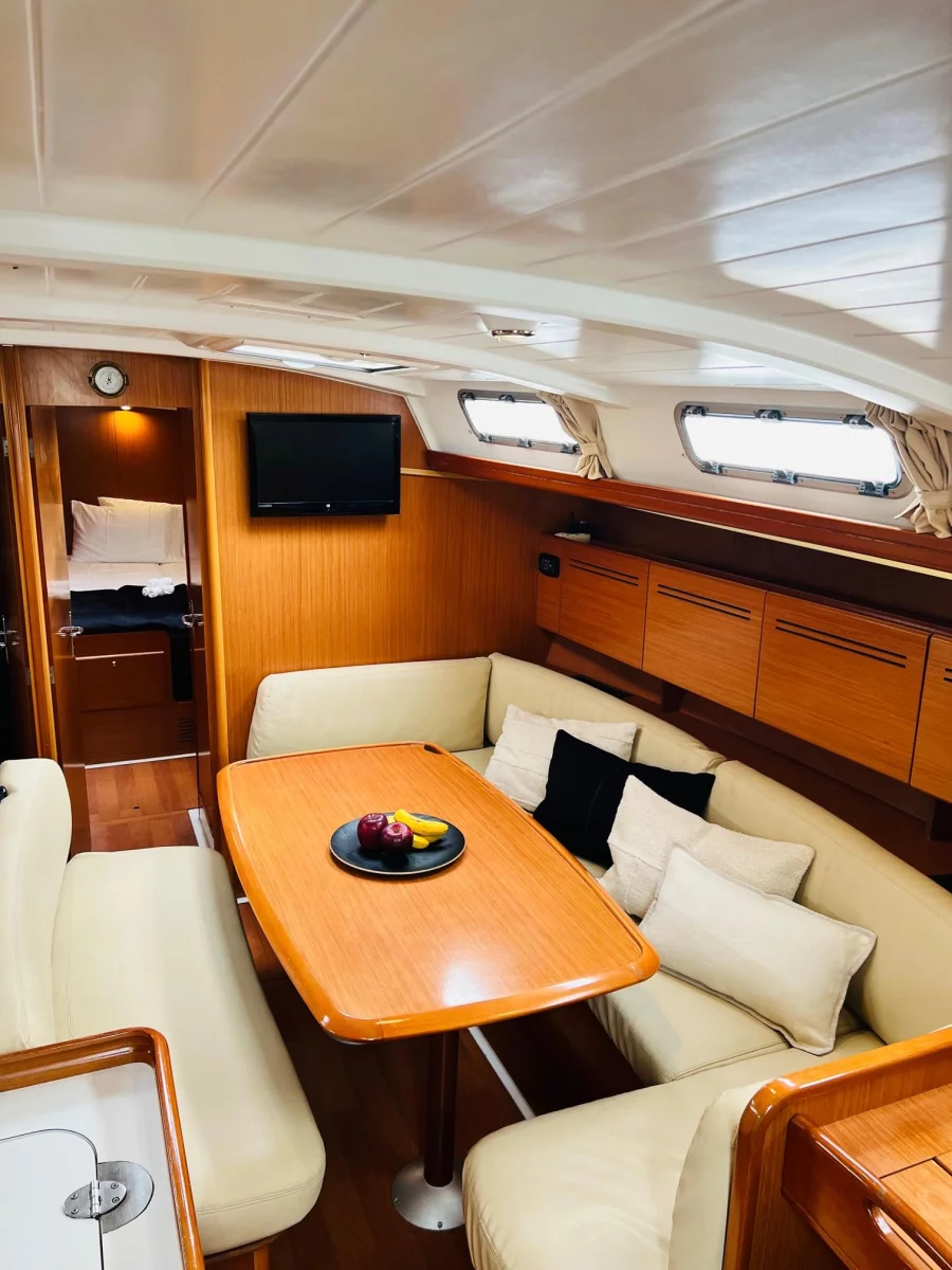Cyclades 50.5 (Gentle Wind (, , electric heads, solar panel))  - 9