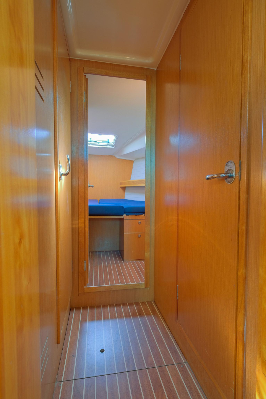 Photo #37 - Bavaria 47 Cruiser (Aotoa) en Athènes - 15465