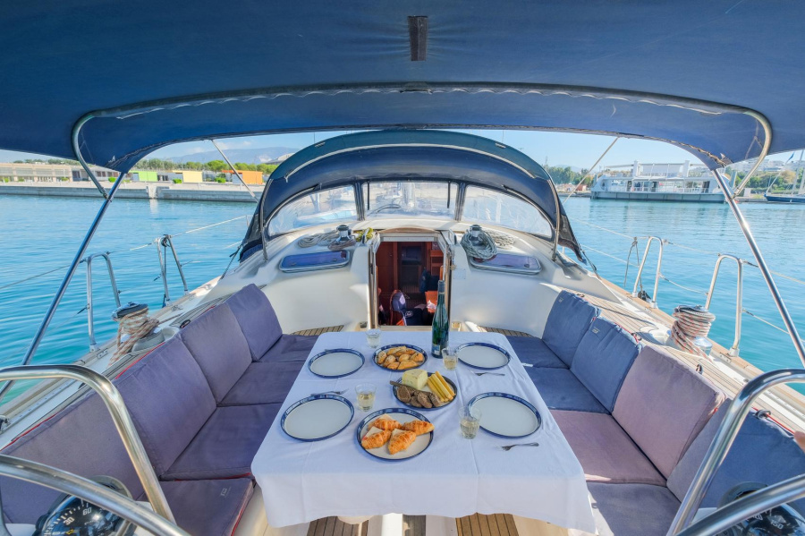 Photo #23 - Bavaria 47 Cruiser (Aotoa) en Athènes - 15465