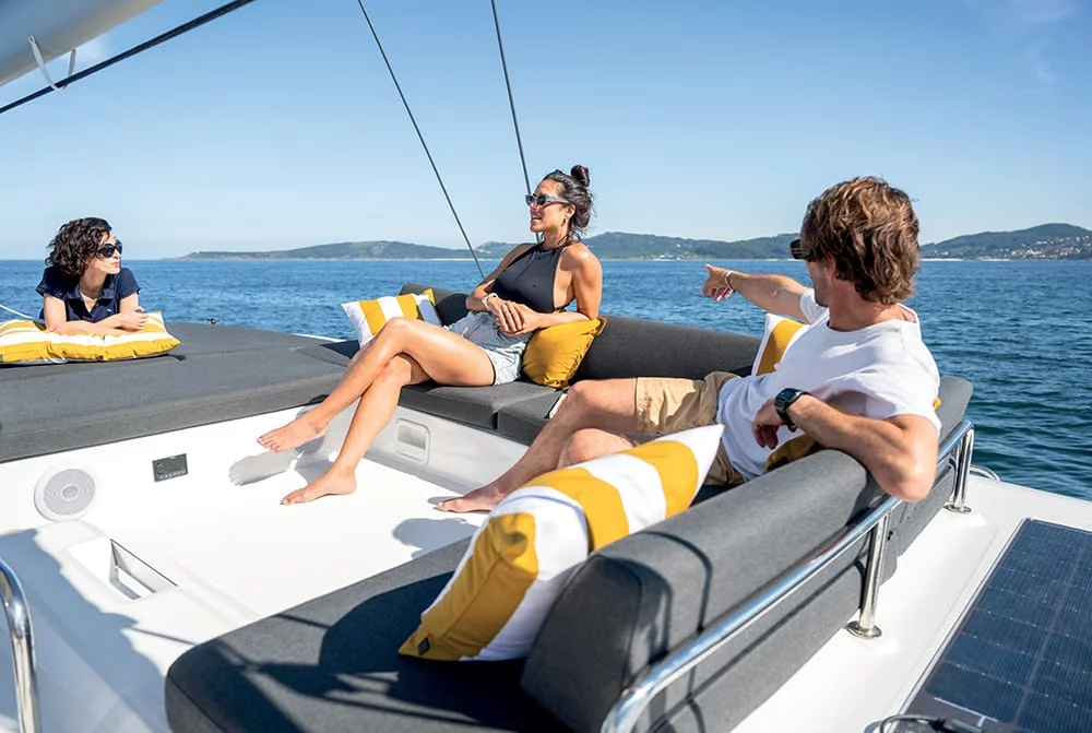 Lagoon 43 (Aurora Blue 43)  - 16