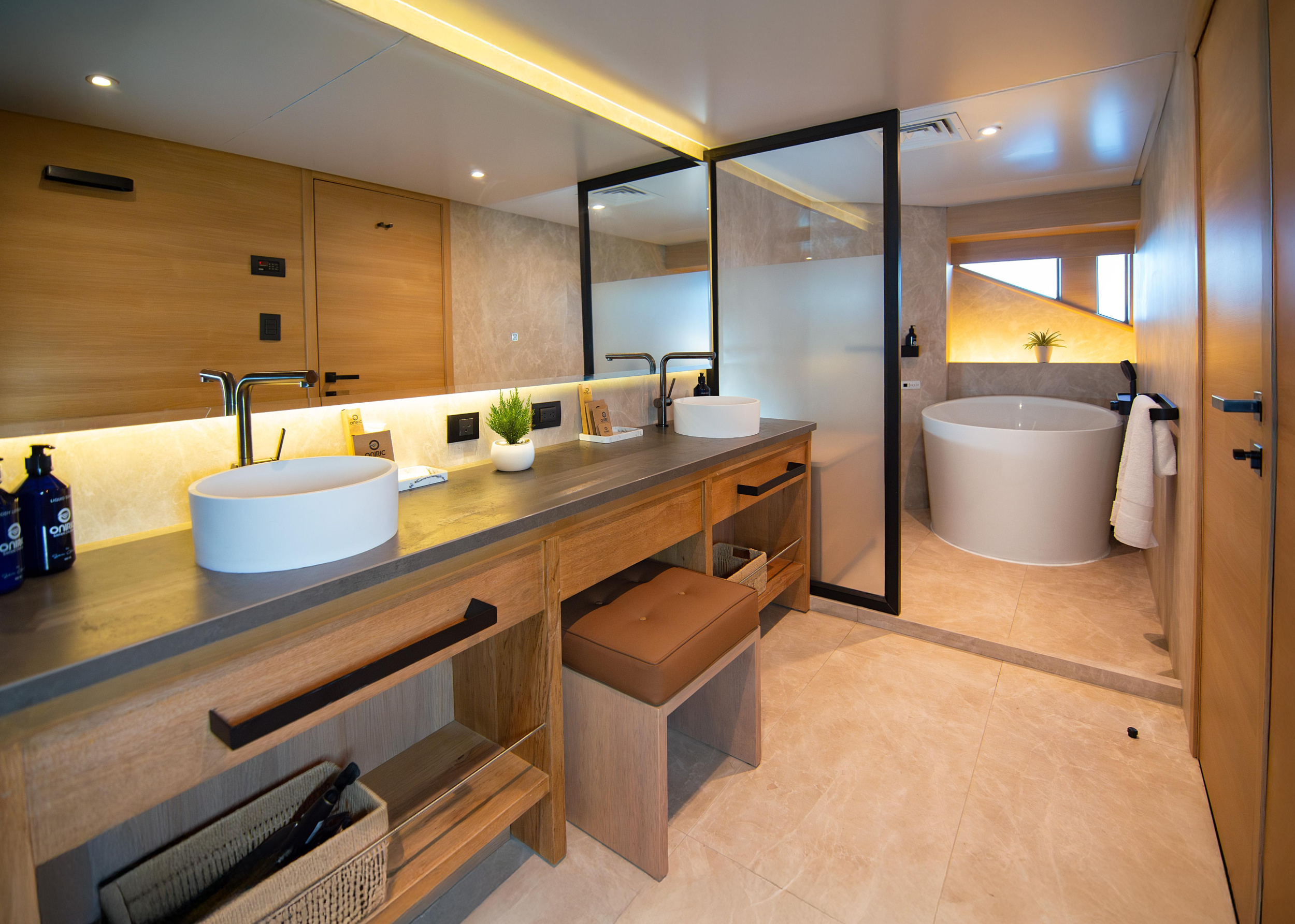 Luxury Motor Yacht - Tribute — photo 12
