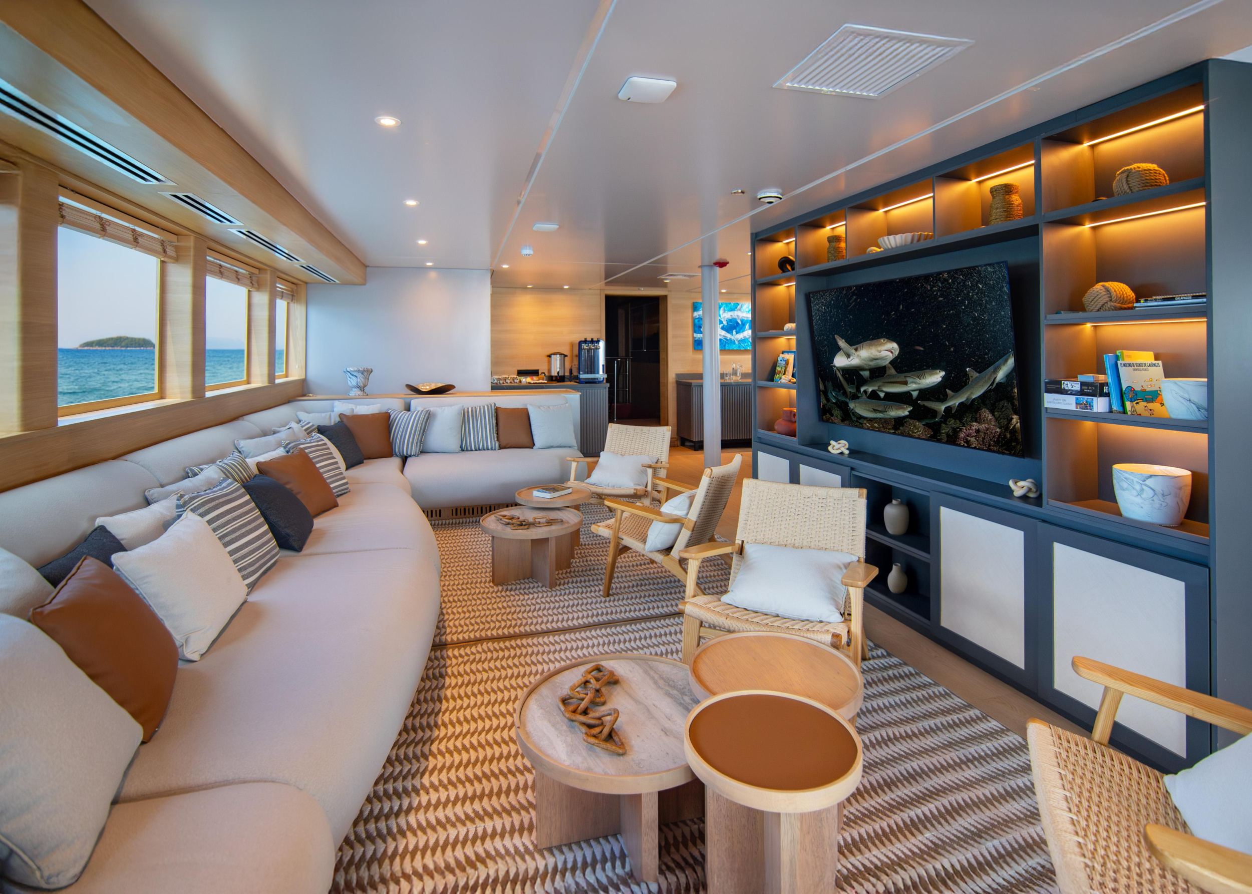 Luxury Motor Yacht - Tribute — photo 23