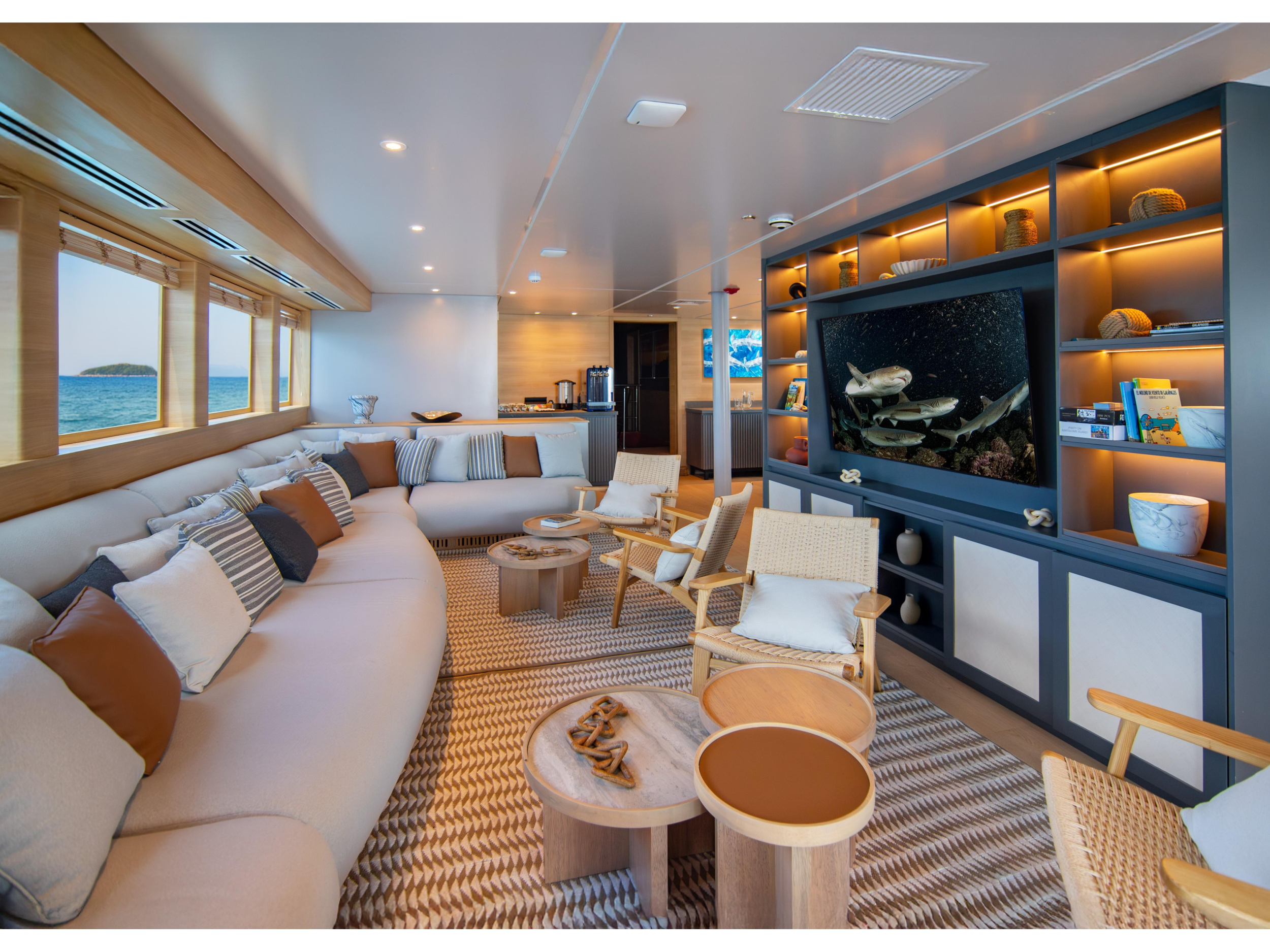 Luxury Motor Yacht - Tribute — photo 16