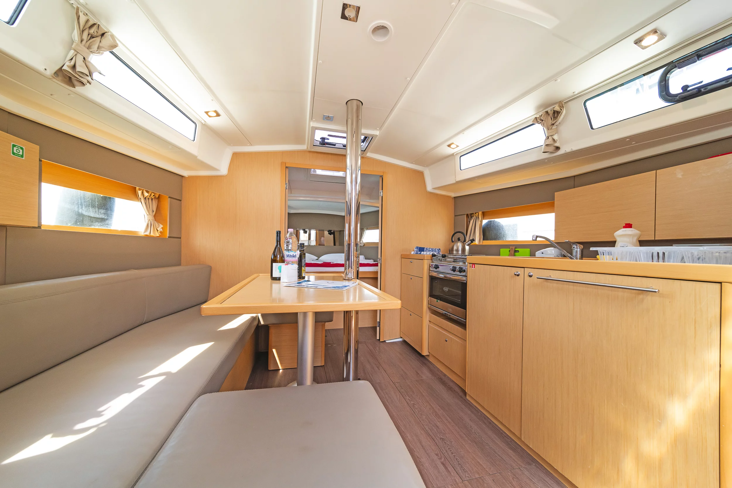 Oceanis 38.1 (Philyra)  - 8