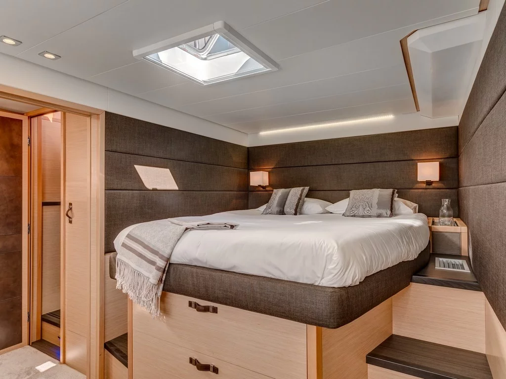 Lagoon 630 Powercat LUX (Pearly Gates)  - 35