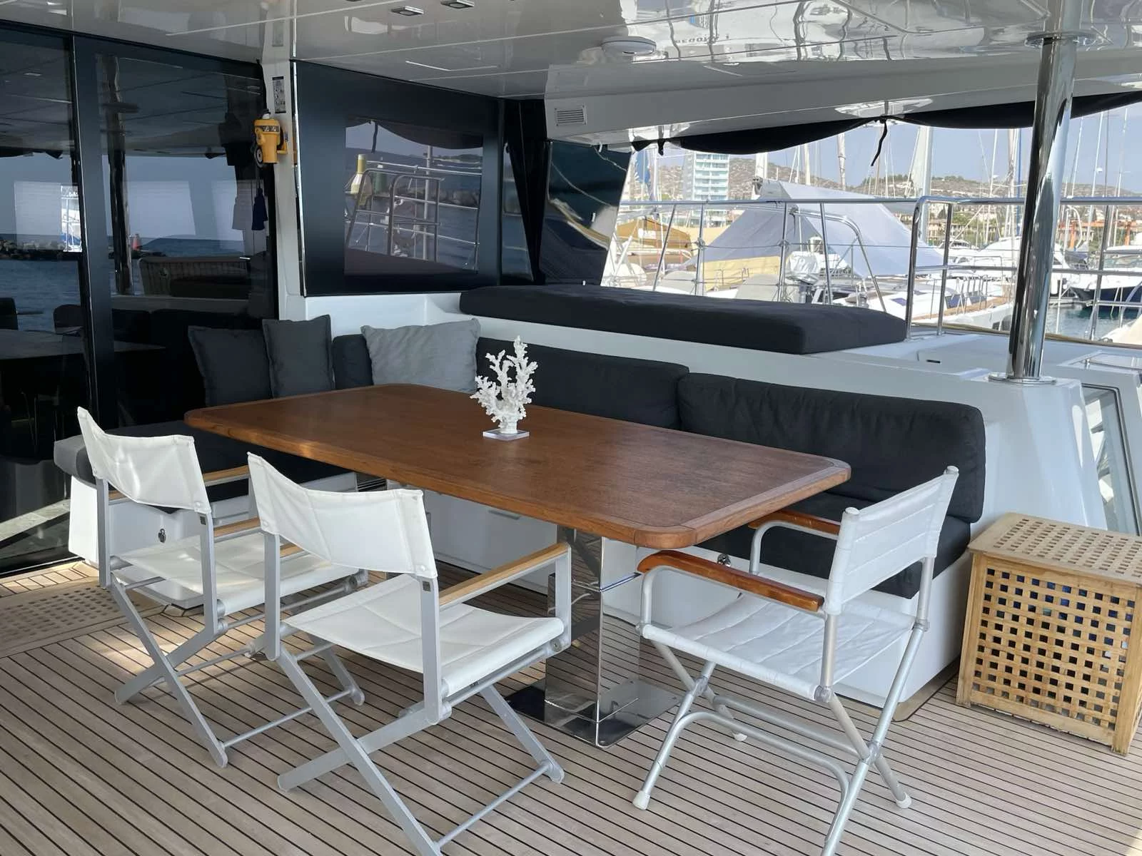 Lagoon 630 Powercat LUX (Pearly Gates)  - 31