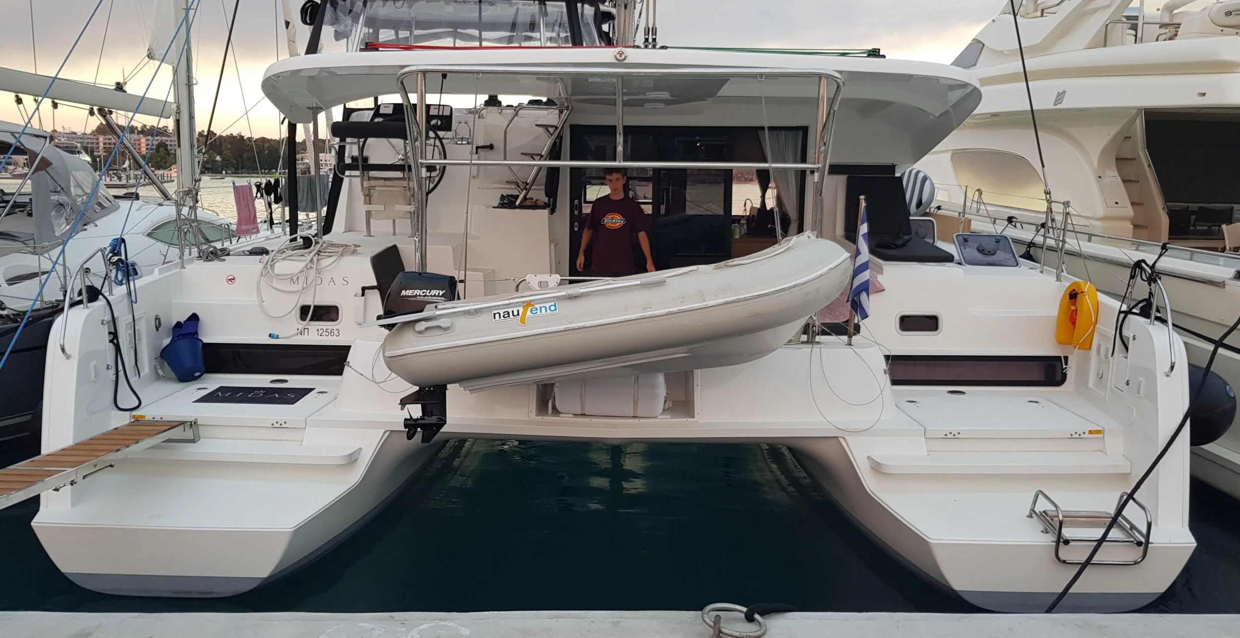 Lagoon 42 (Midas)  - 14