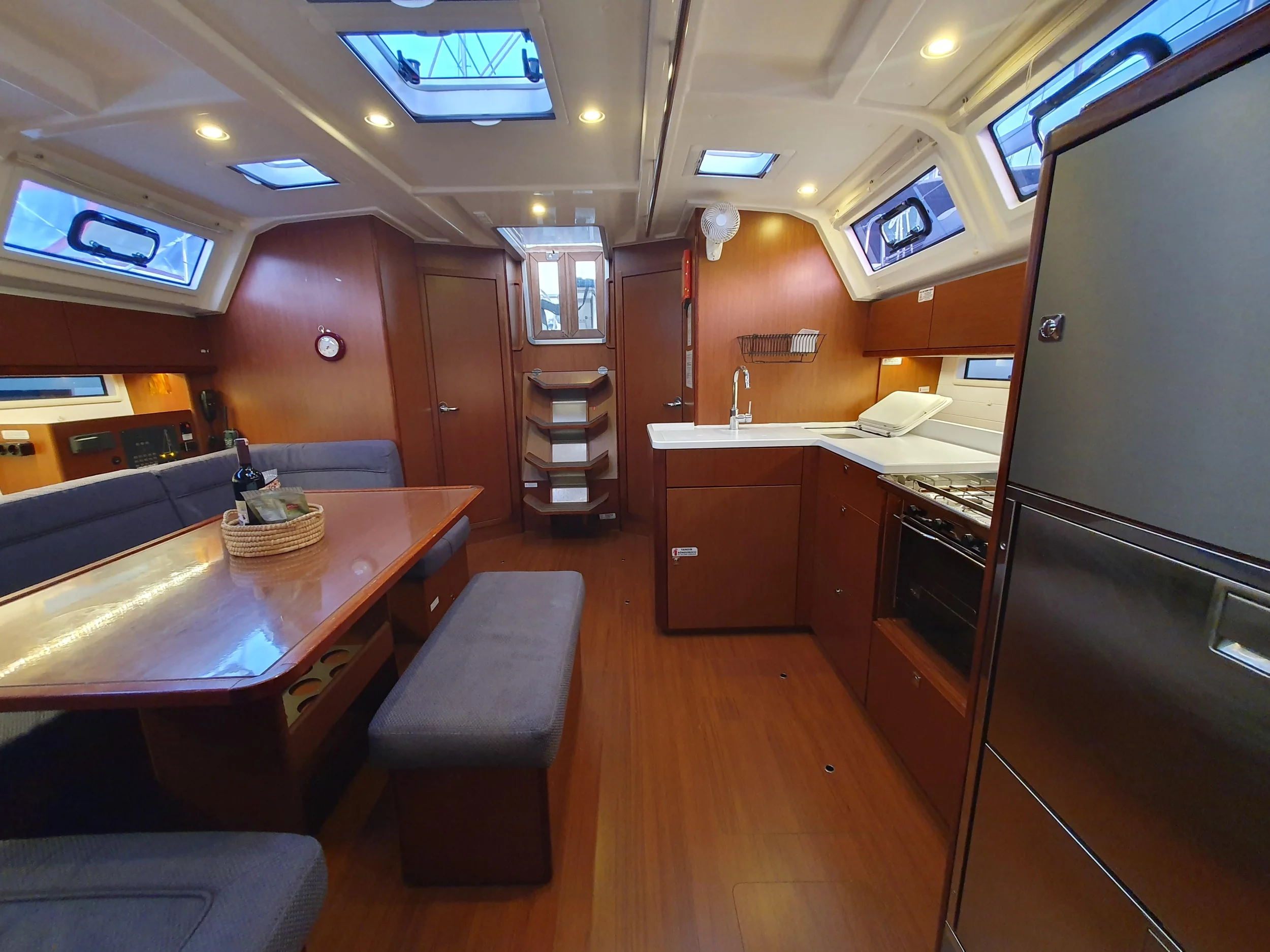 Bavaria 46 Cruiser Style (Marlin) Interior image - 14