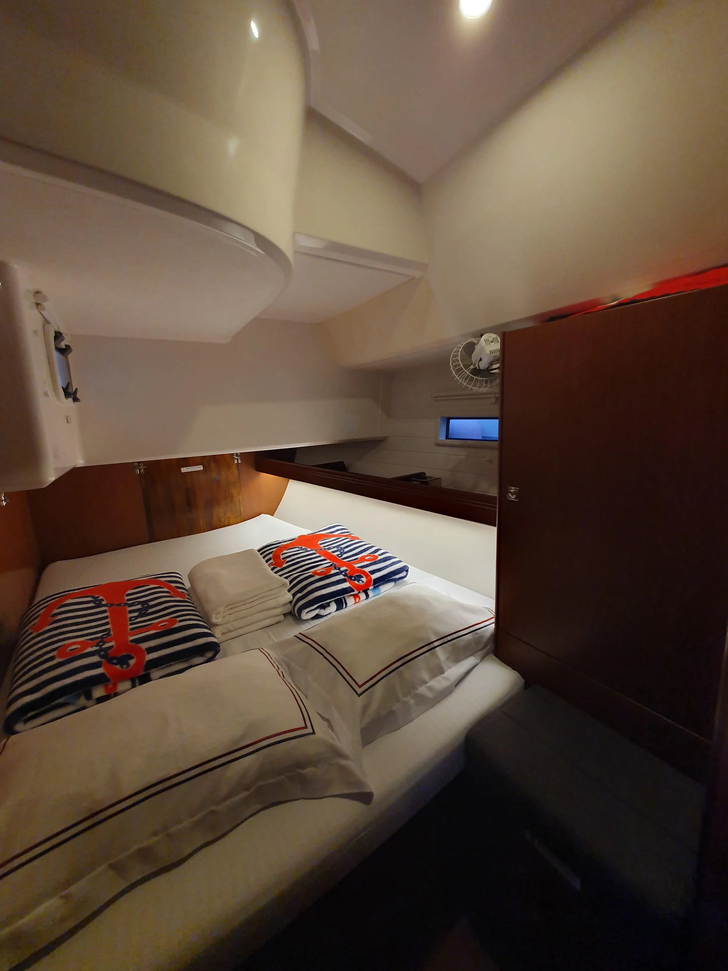 Bavaria 46 Cruiser Style (Marlin) Portside cabin - 7