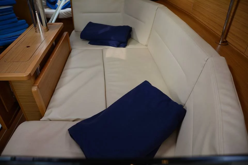 Sun Odyssey 36i (Babis 2010)  - 15