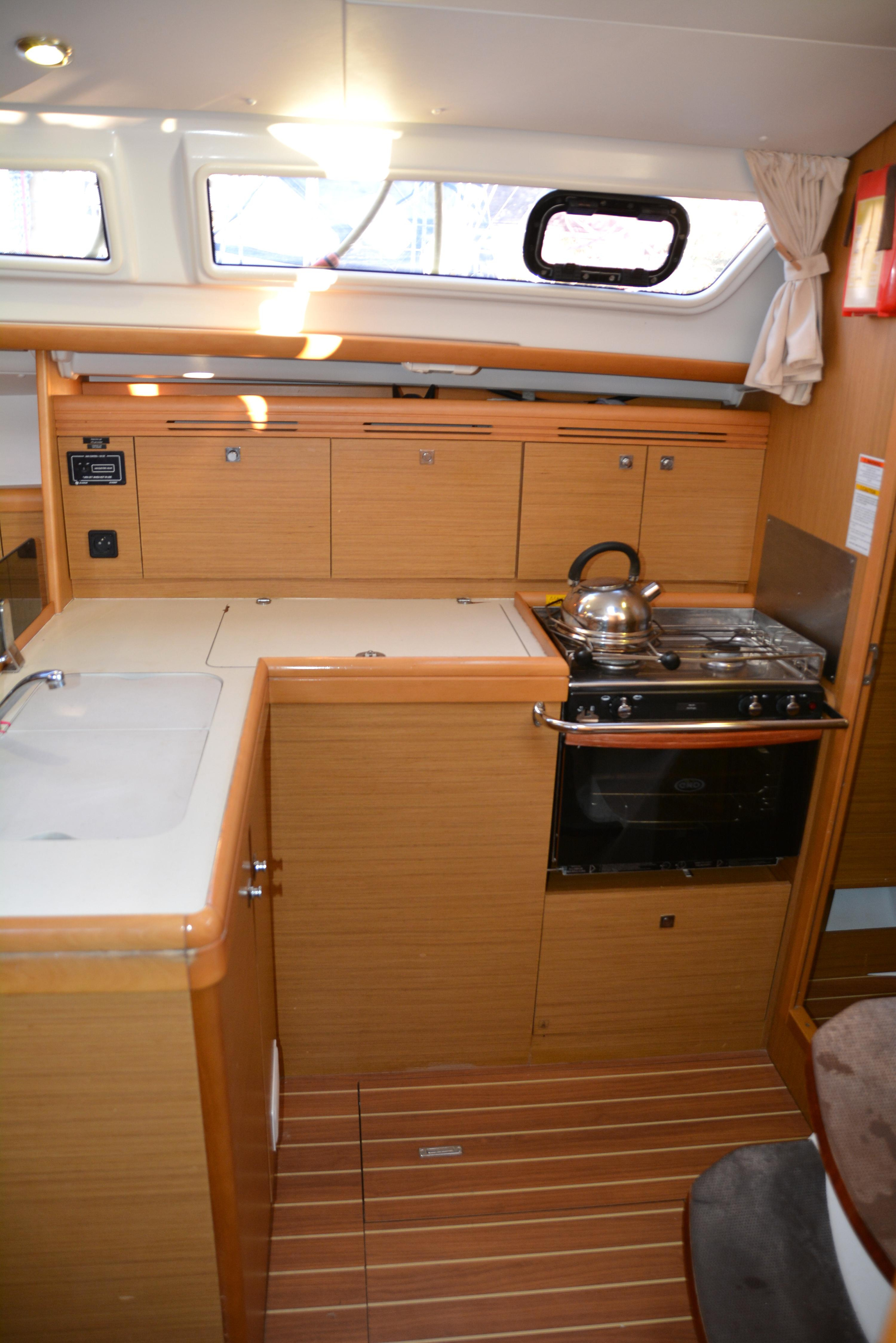 Photo #11 - Sun Odyssey 36i (Babis 2010) en Lefkada - 15700