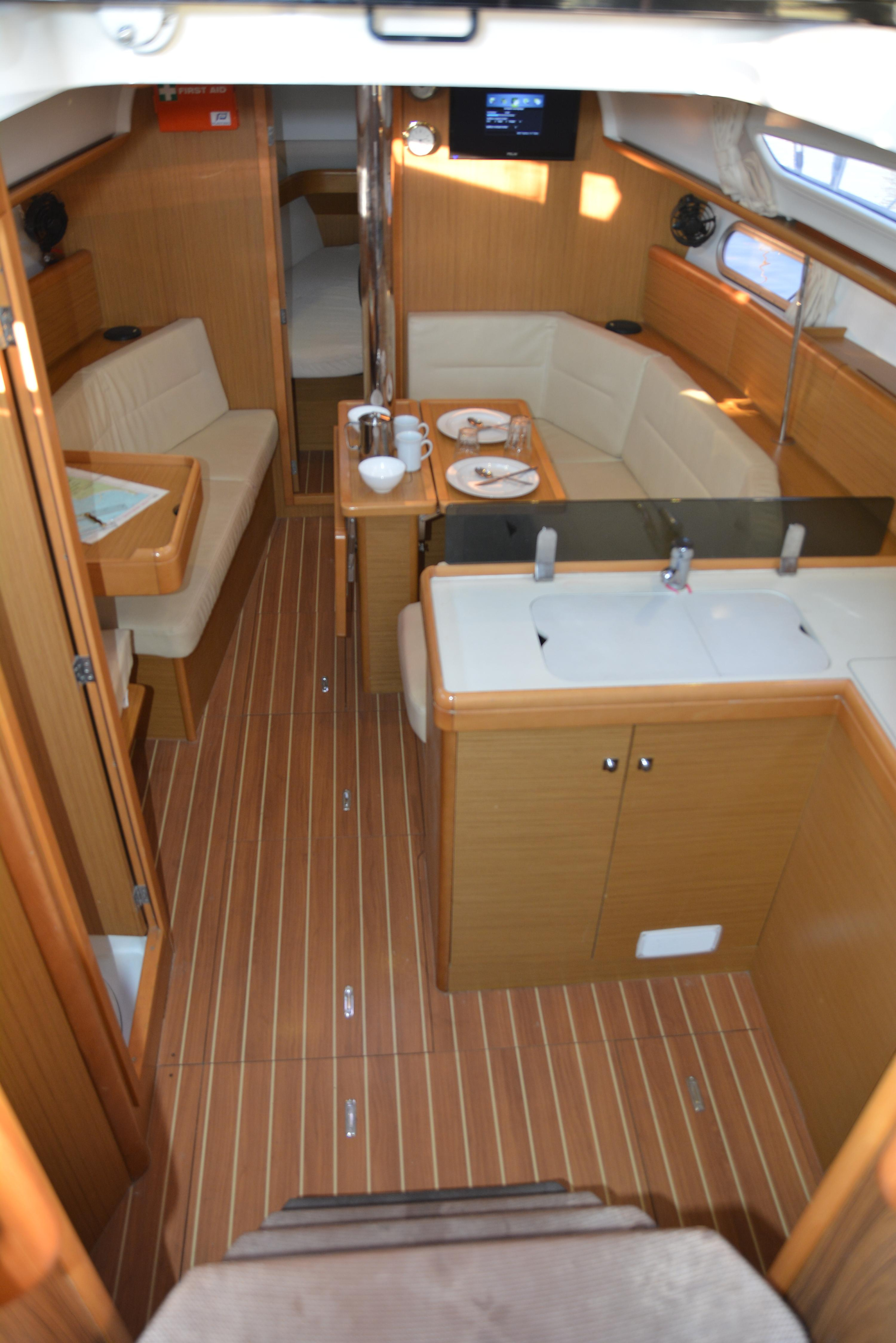Photo #22 - Sun Odyssey 36i (Babis 2010) en Lefkada - 15700