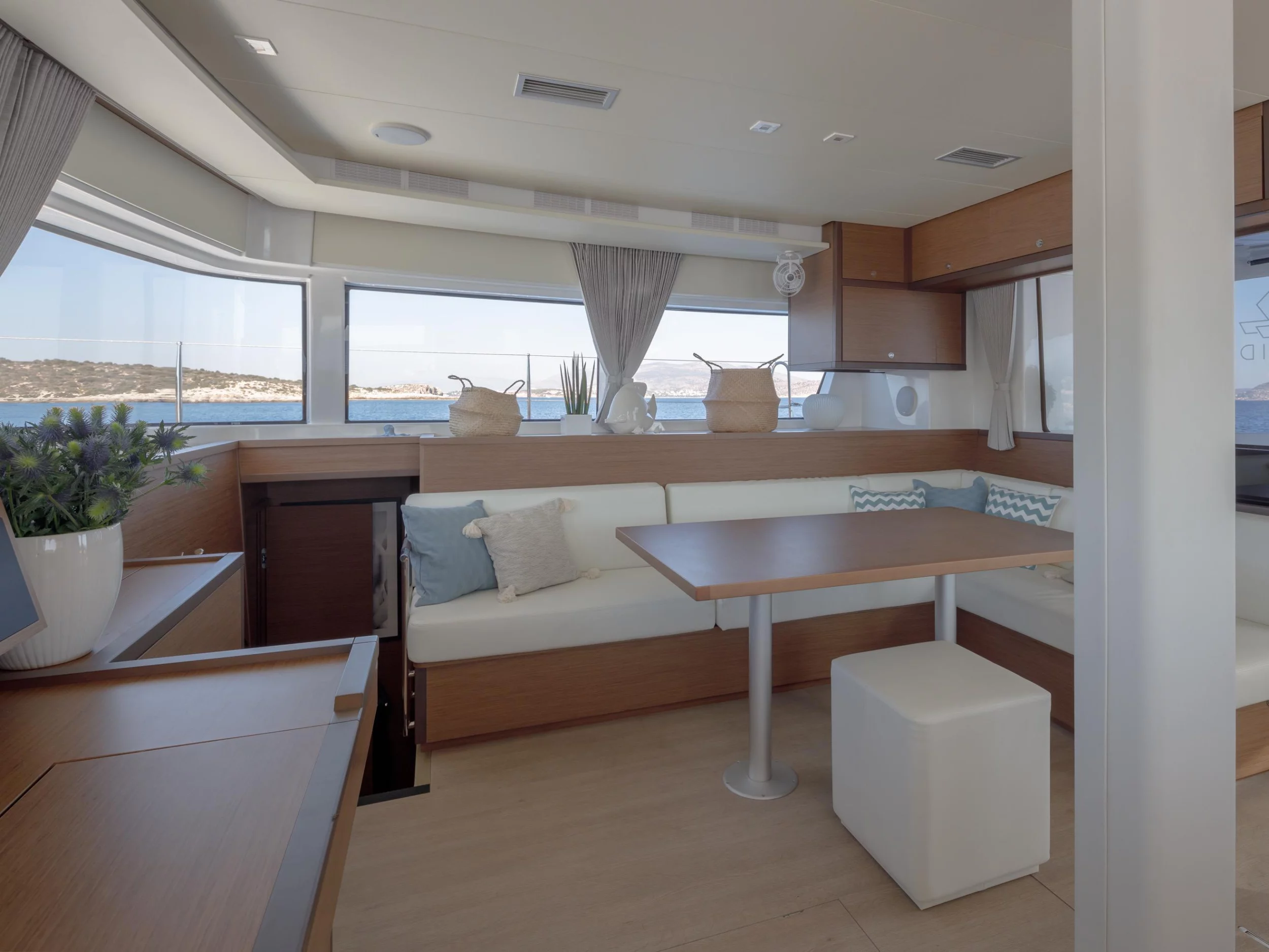 Lagoon 52F (ONEIDA) Interior image - 13