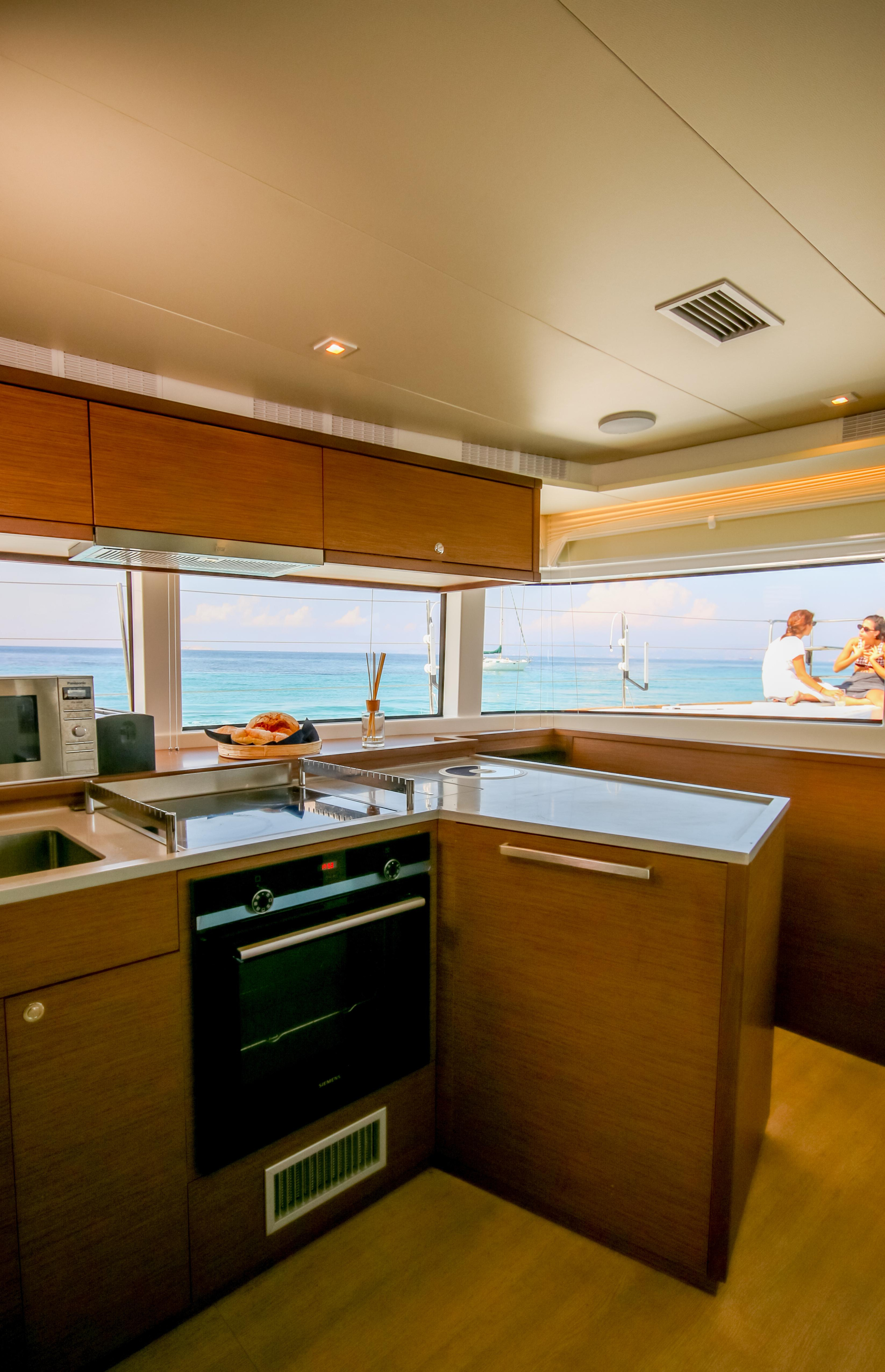 Photo #8 - Lagoon 52F (ELVIRA 52) in Athen - 18660