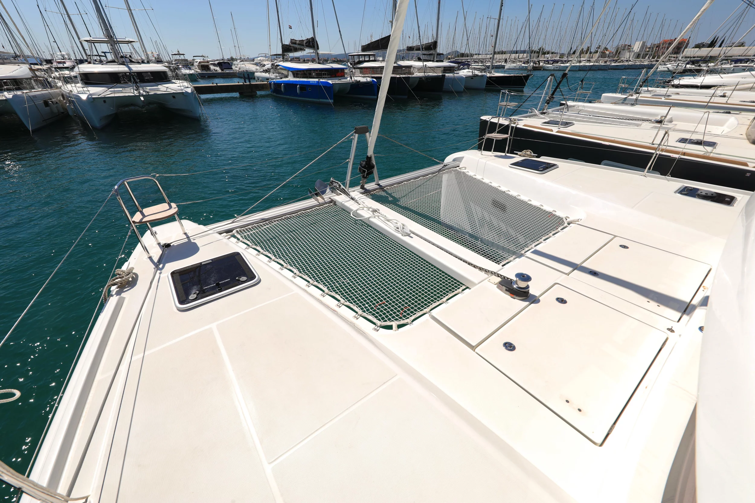 Lagoon 42 (ZEUS)  - 79