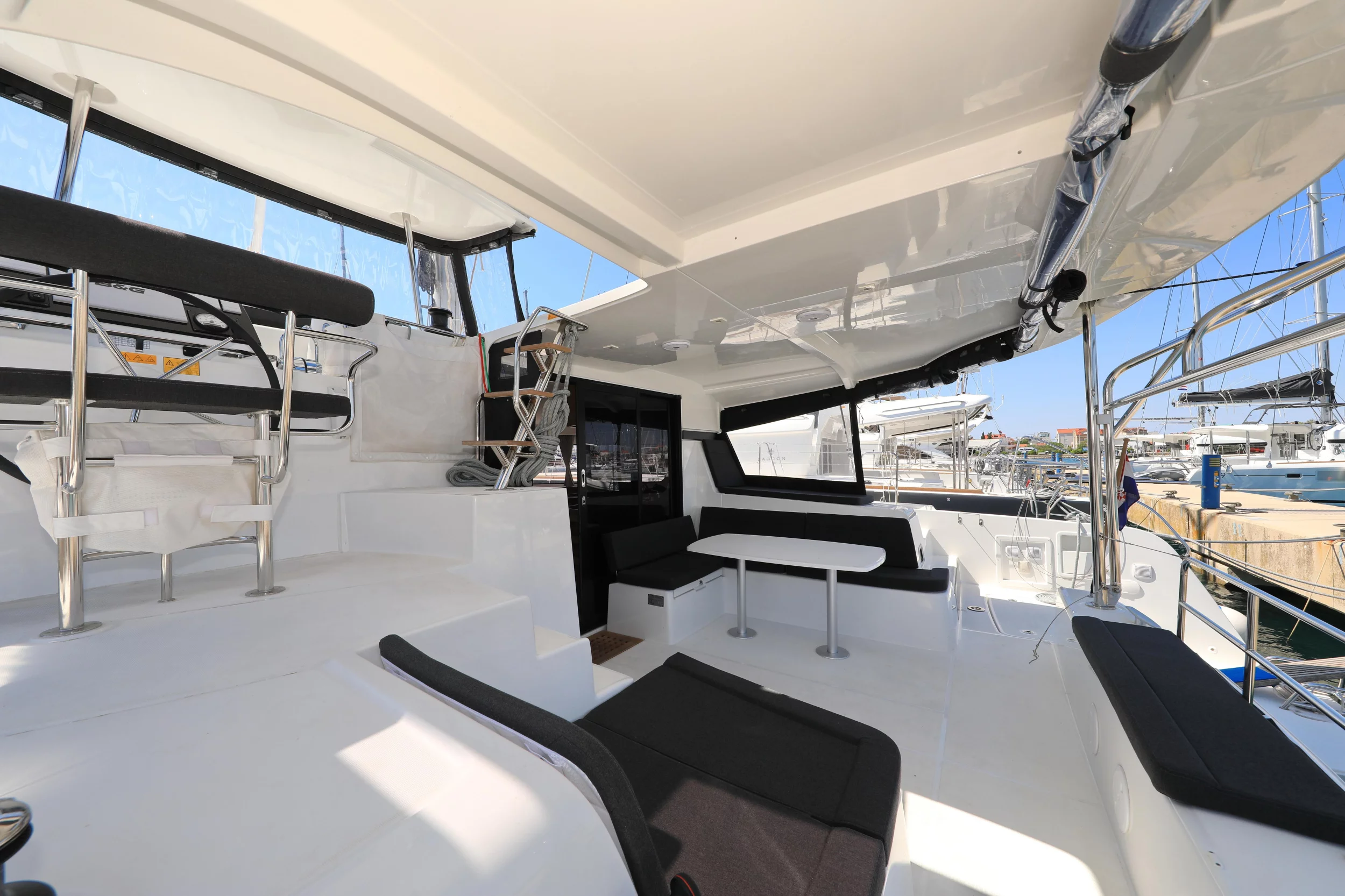 Lagoon 42 (ZEUS)  - 30