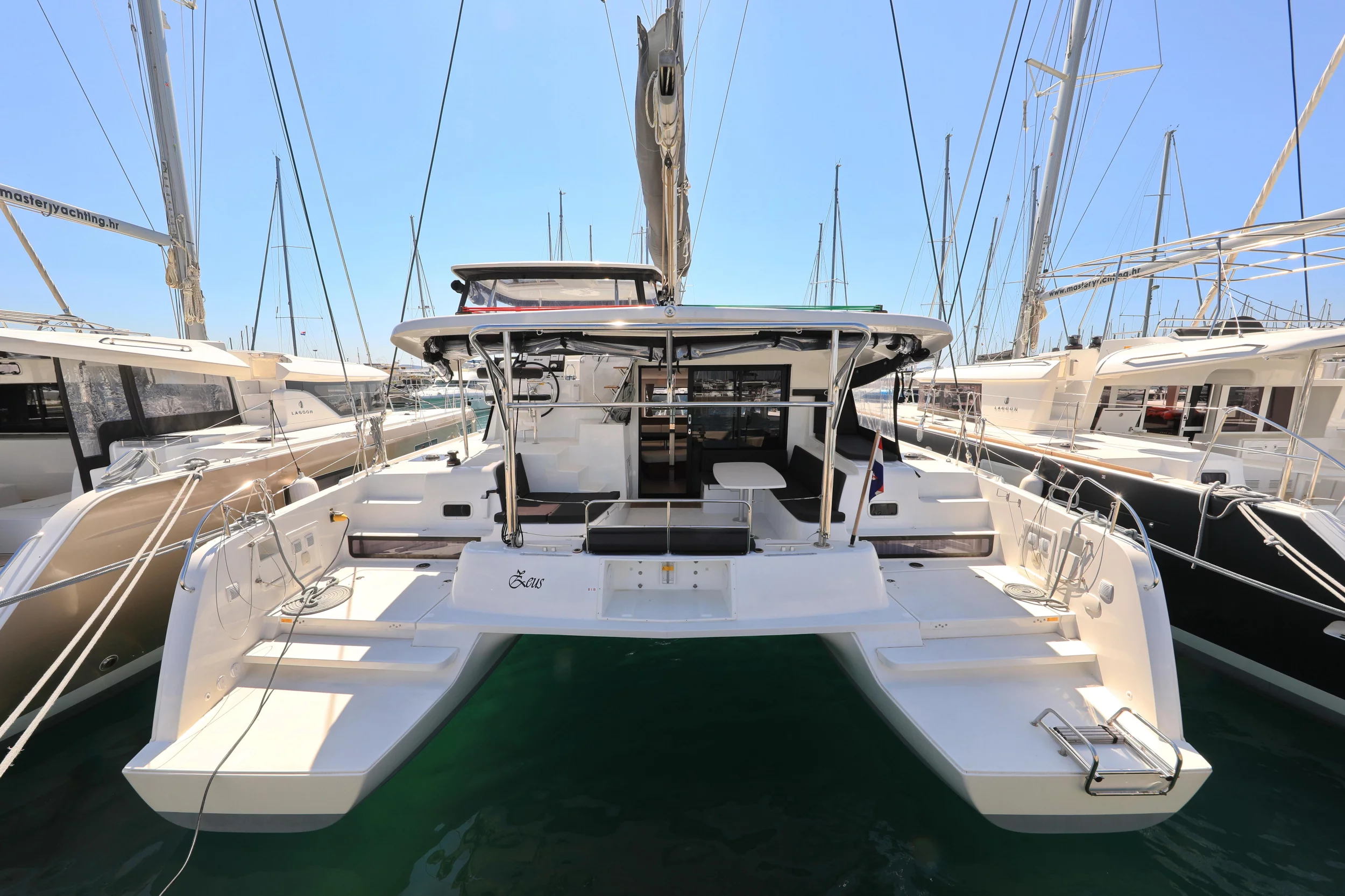Lagoon 42 (ZEUS)  - 44