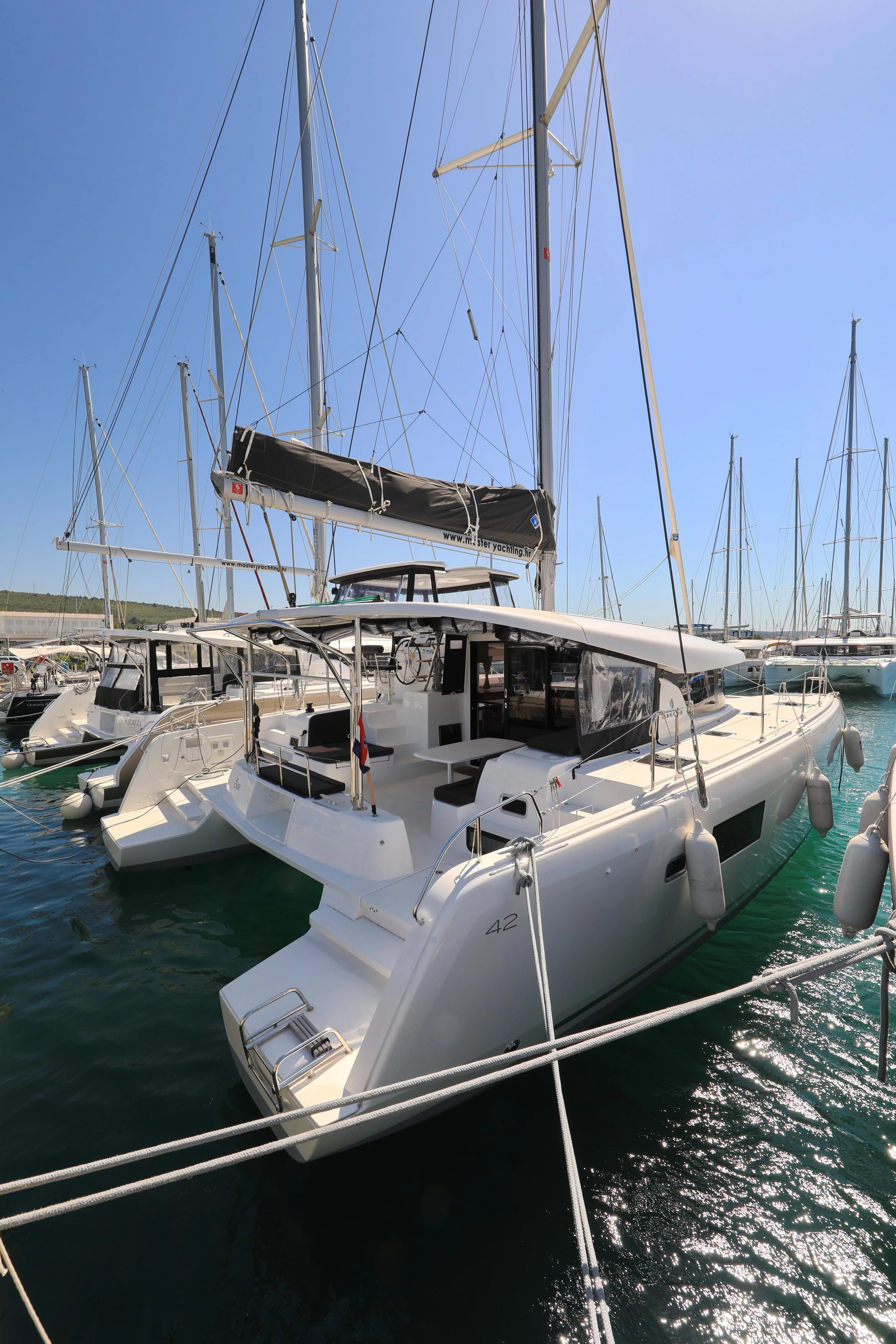 Lagoon 42 (ZEUS)  - 12