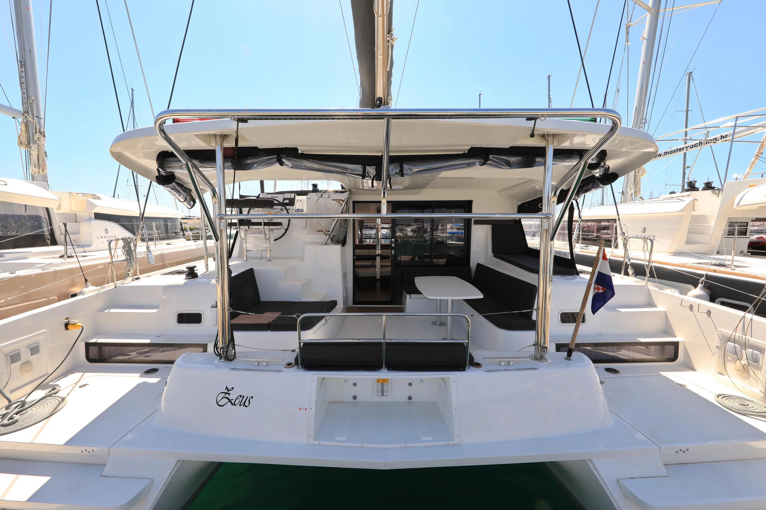 Lagoon 42 (ZEUS)  - 6