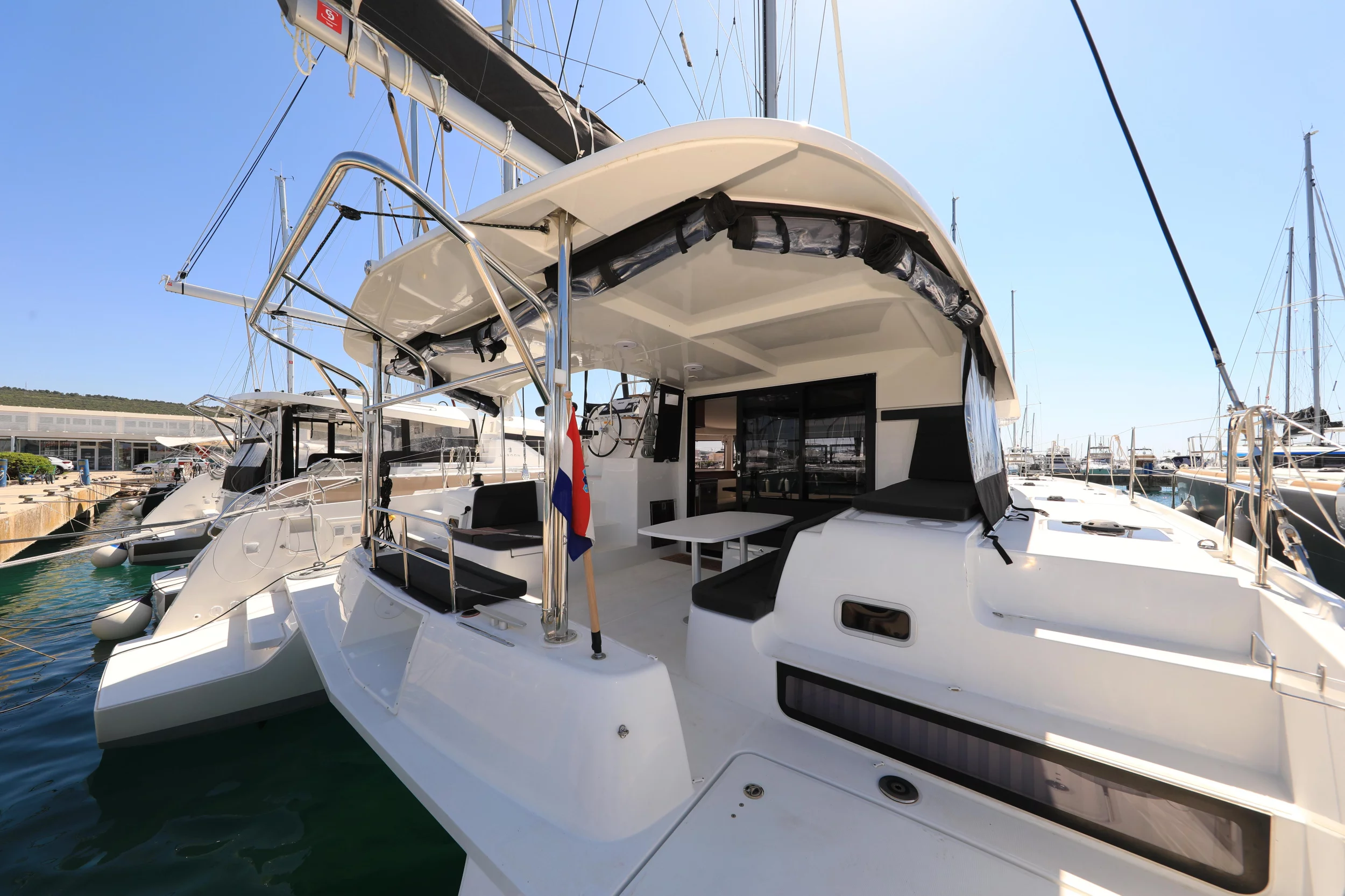 Lagoon 42 (ZEUS)  - 73