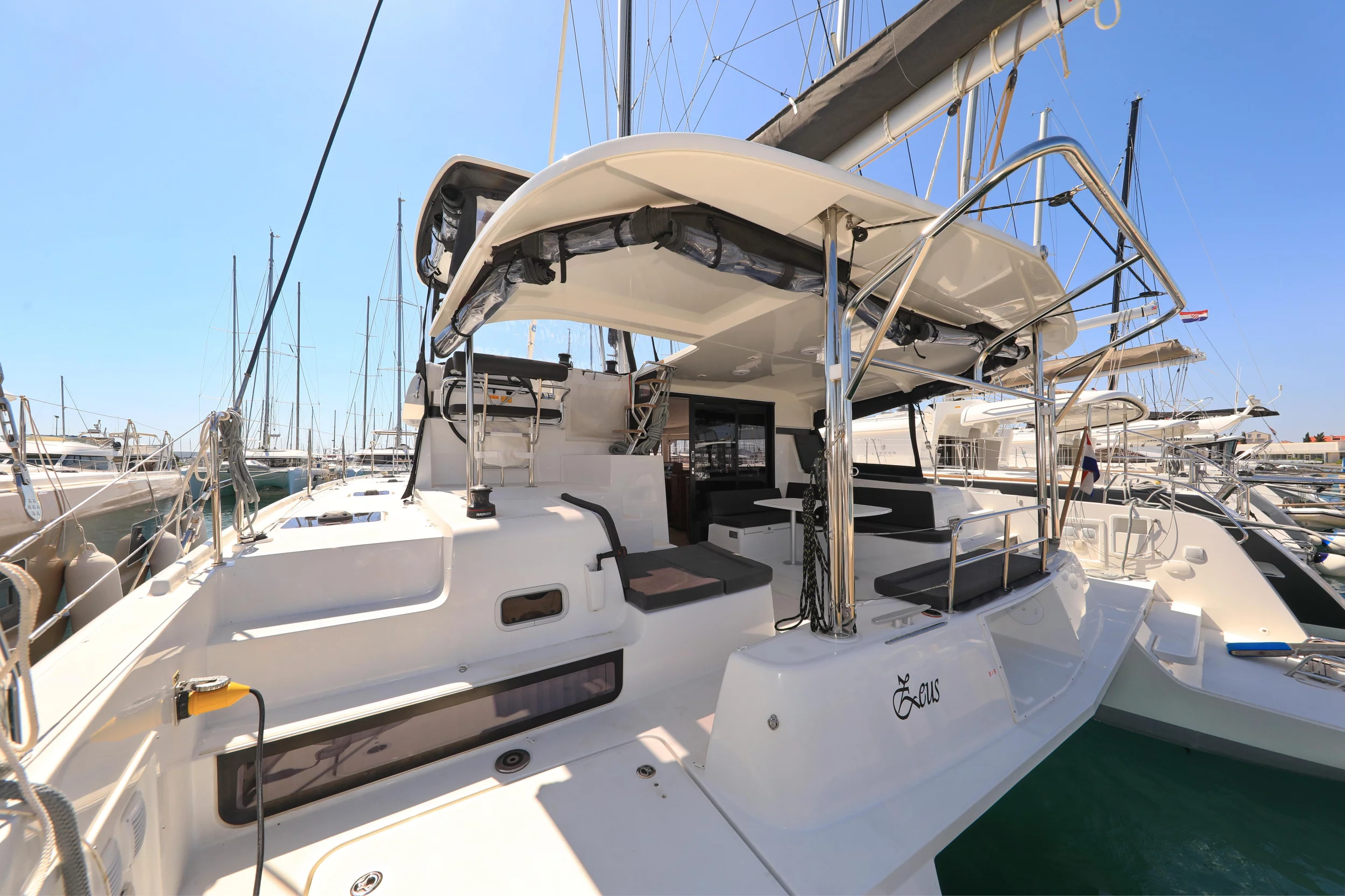 Lagoon 42 (ZEUS)  - 26