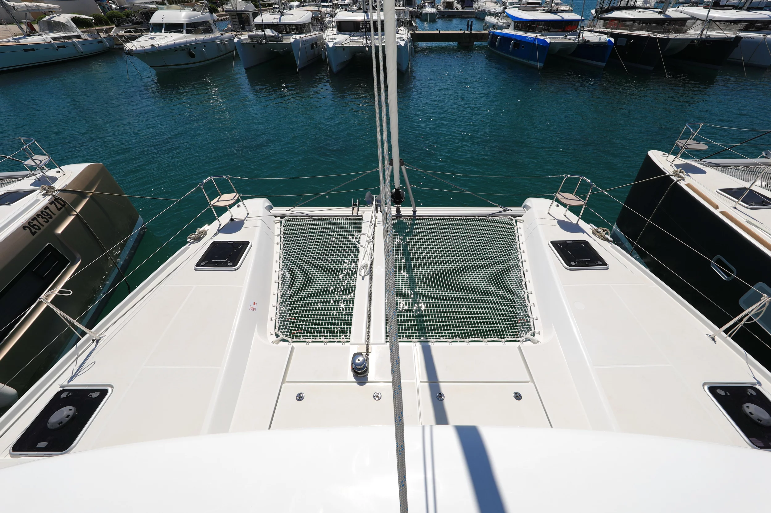 Lagoon 42 (ZEUS)  - 10