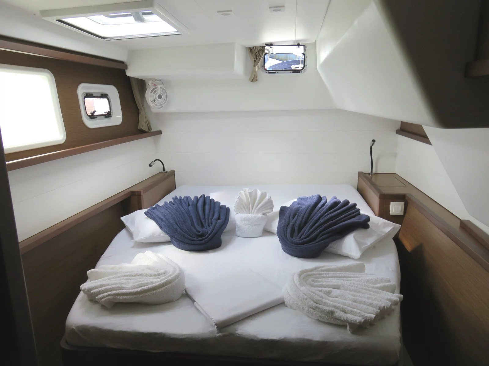 Lagoon 450F (Lupin) Interior image - 1