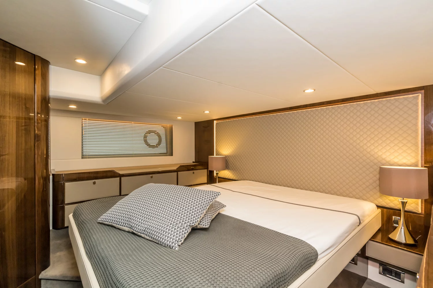 Fairline Squadron 50 (Lady Noble)  - 11