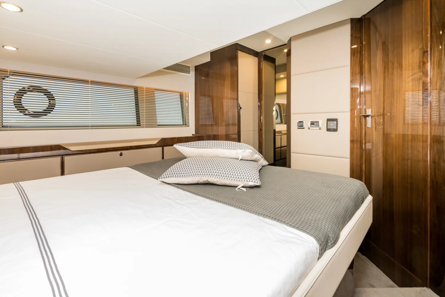Fairline Squadron 50 (Lady Noble)  - 14