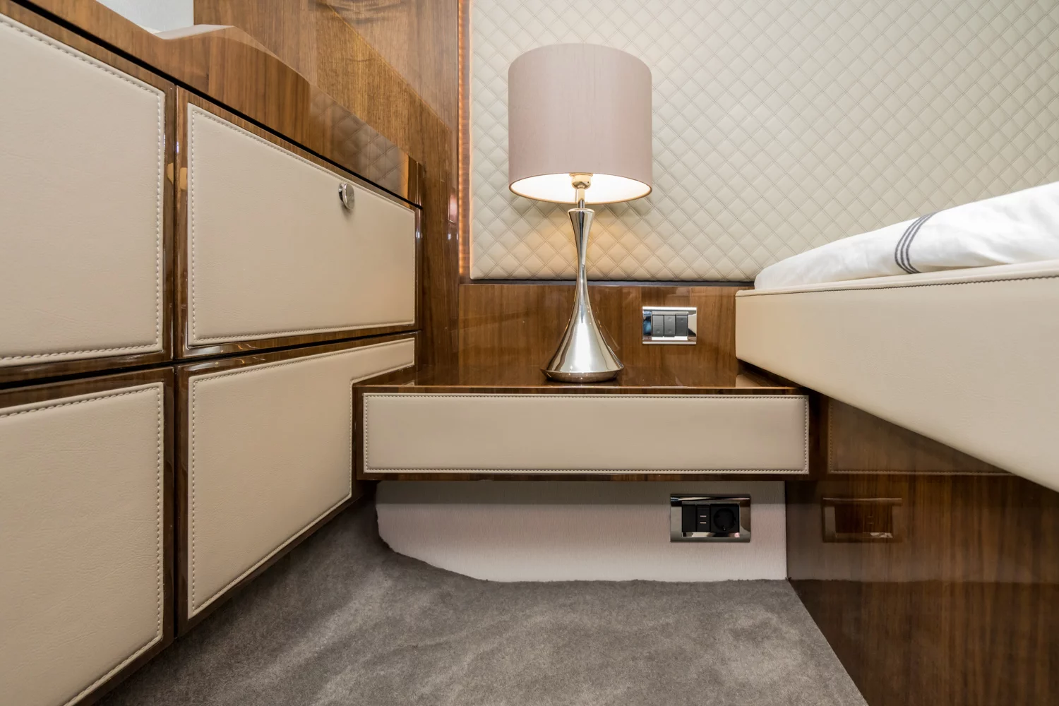 Fairline Squadron 50 (Lady Noble)  - 8