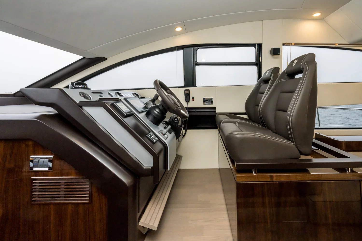 Fairline Squadron 50 (Lady Noble)  - 12