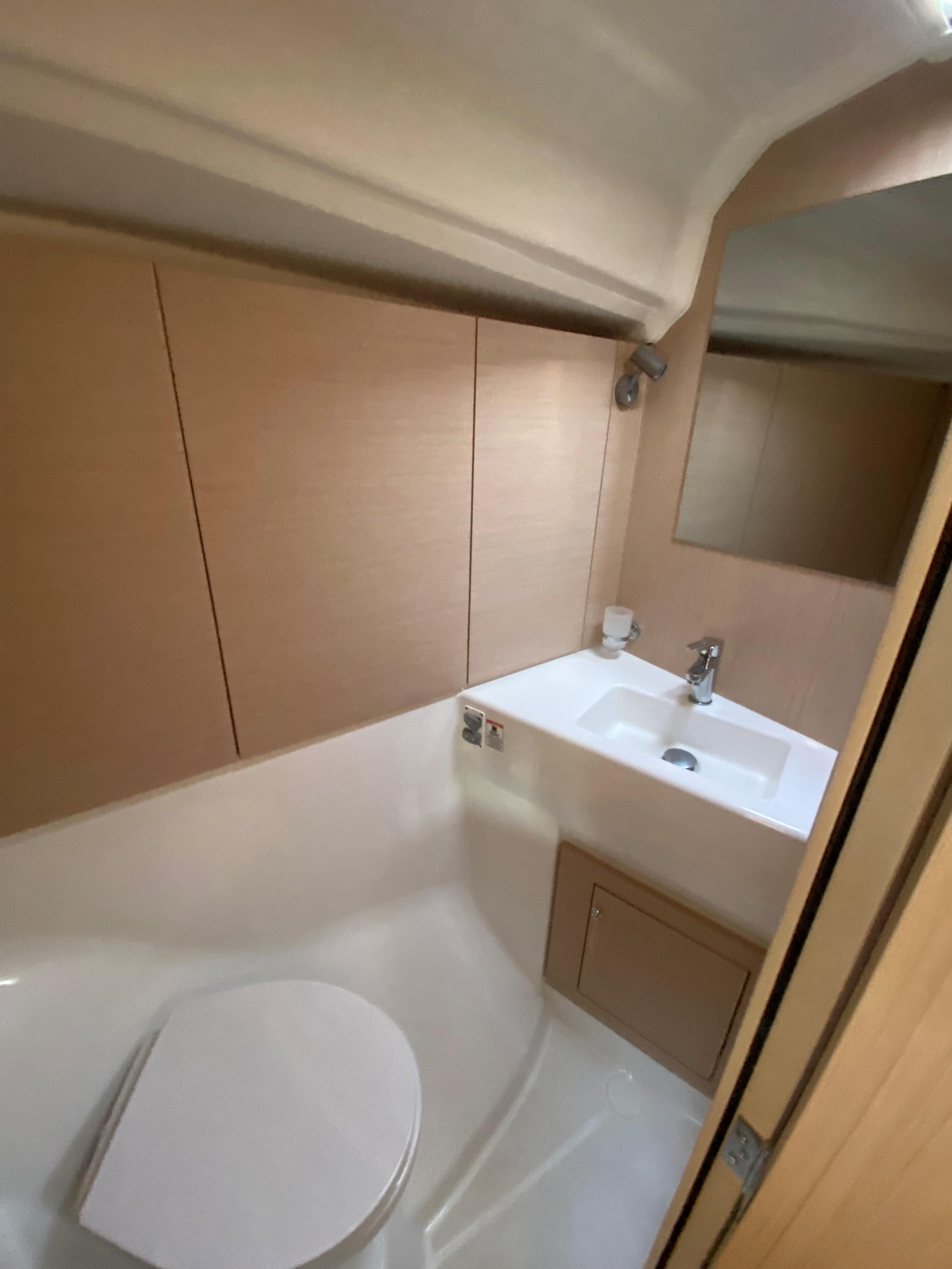 Photo #7 - Oceanis 40.1 (LA MER) in Athens - 12840