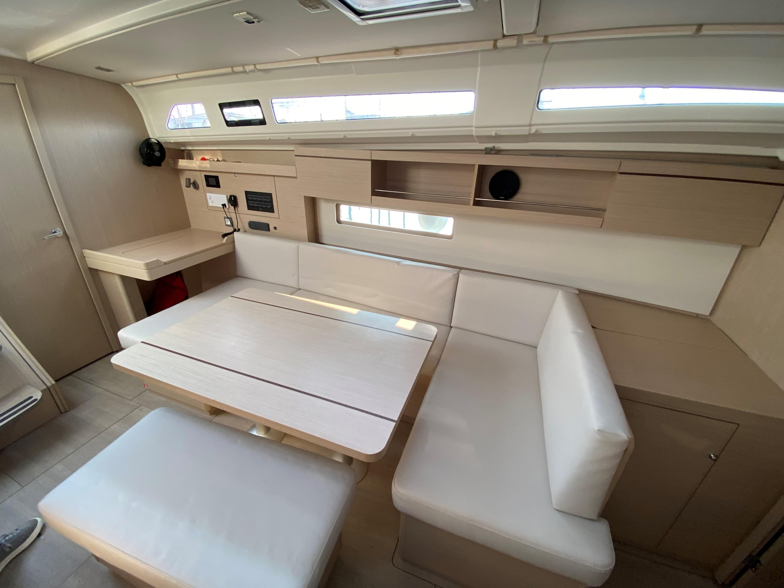 Photo #3 - Oceanis 40.1 (LA MER) in Athens - 12840